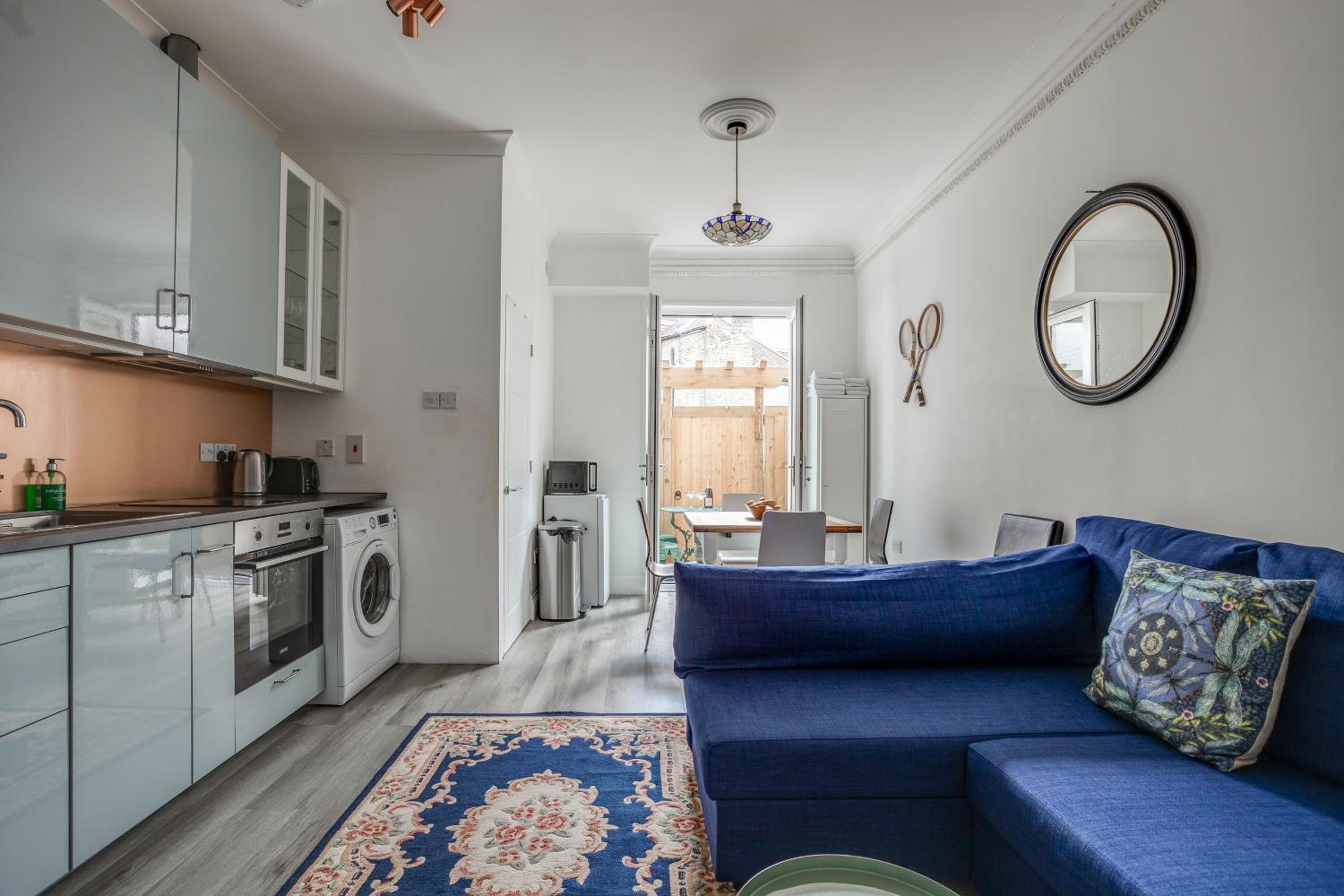 Bright 2-Bed in Wimbledon - 3 min Walk to Tube