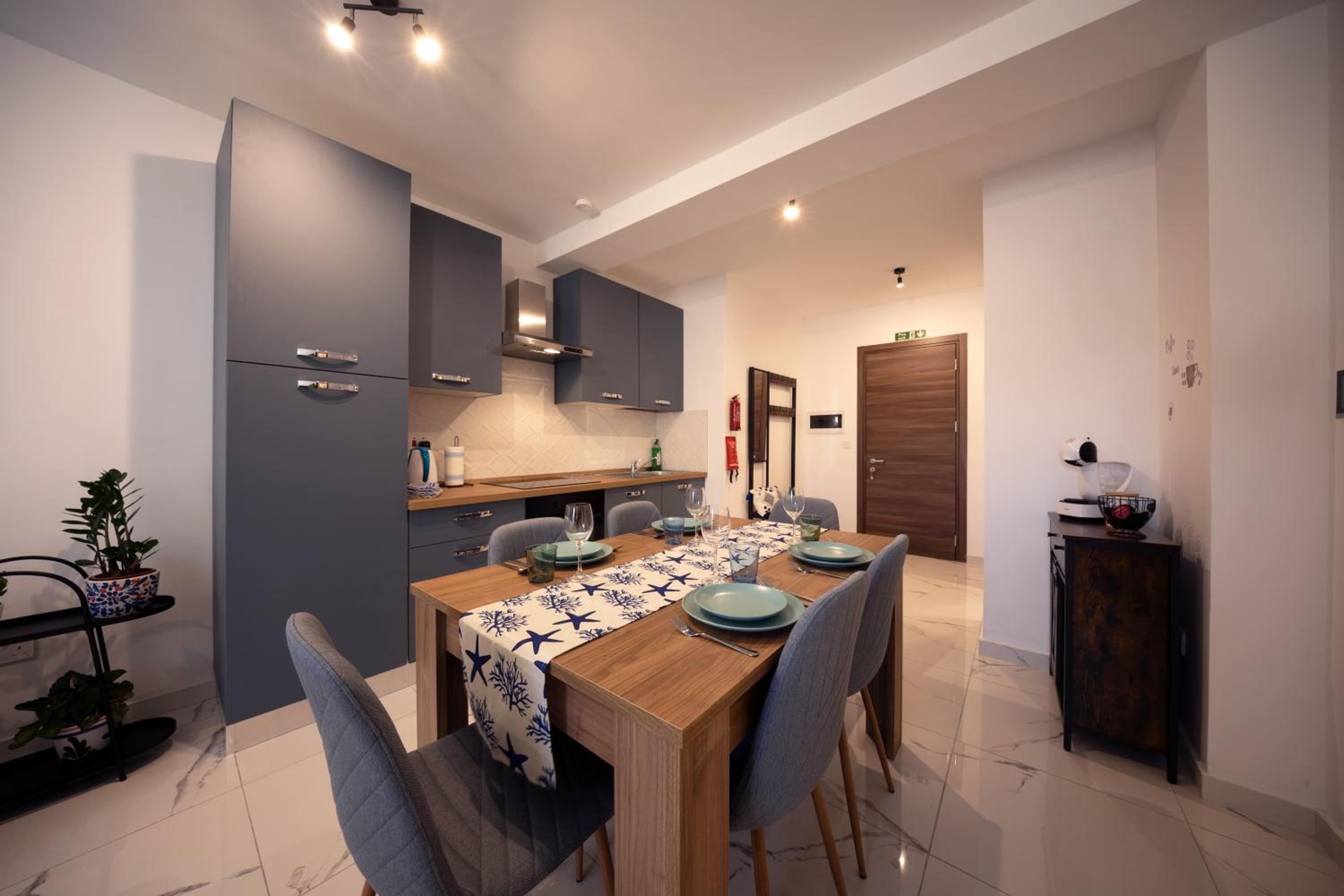 Charming & modern 2 bedroom apartment DVAS1-1 view 3
