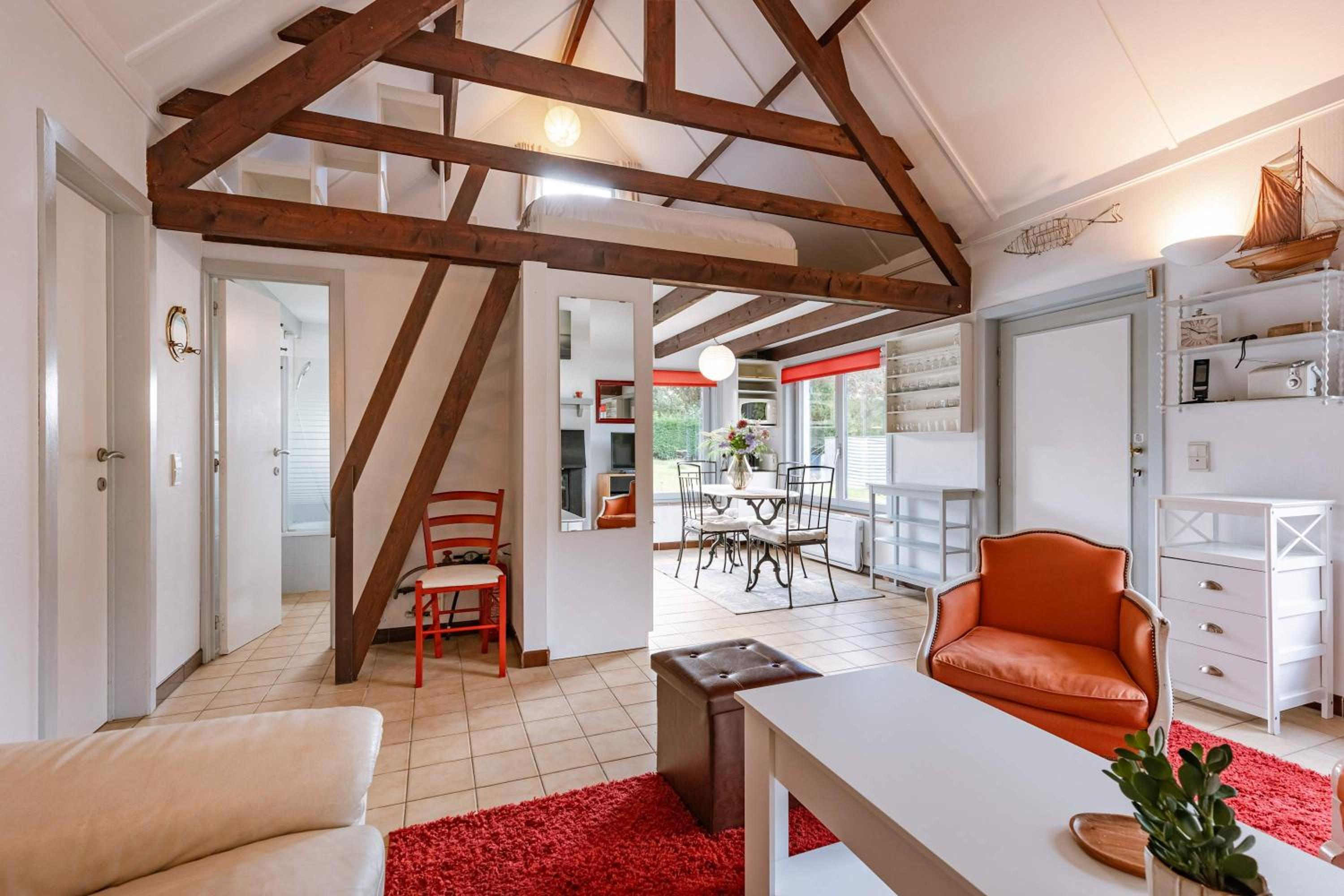 Cosy bungalow near the sea with car & bike parking