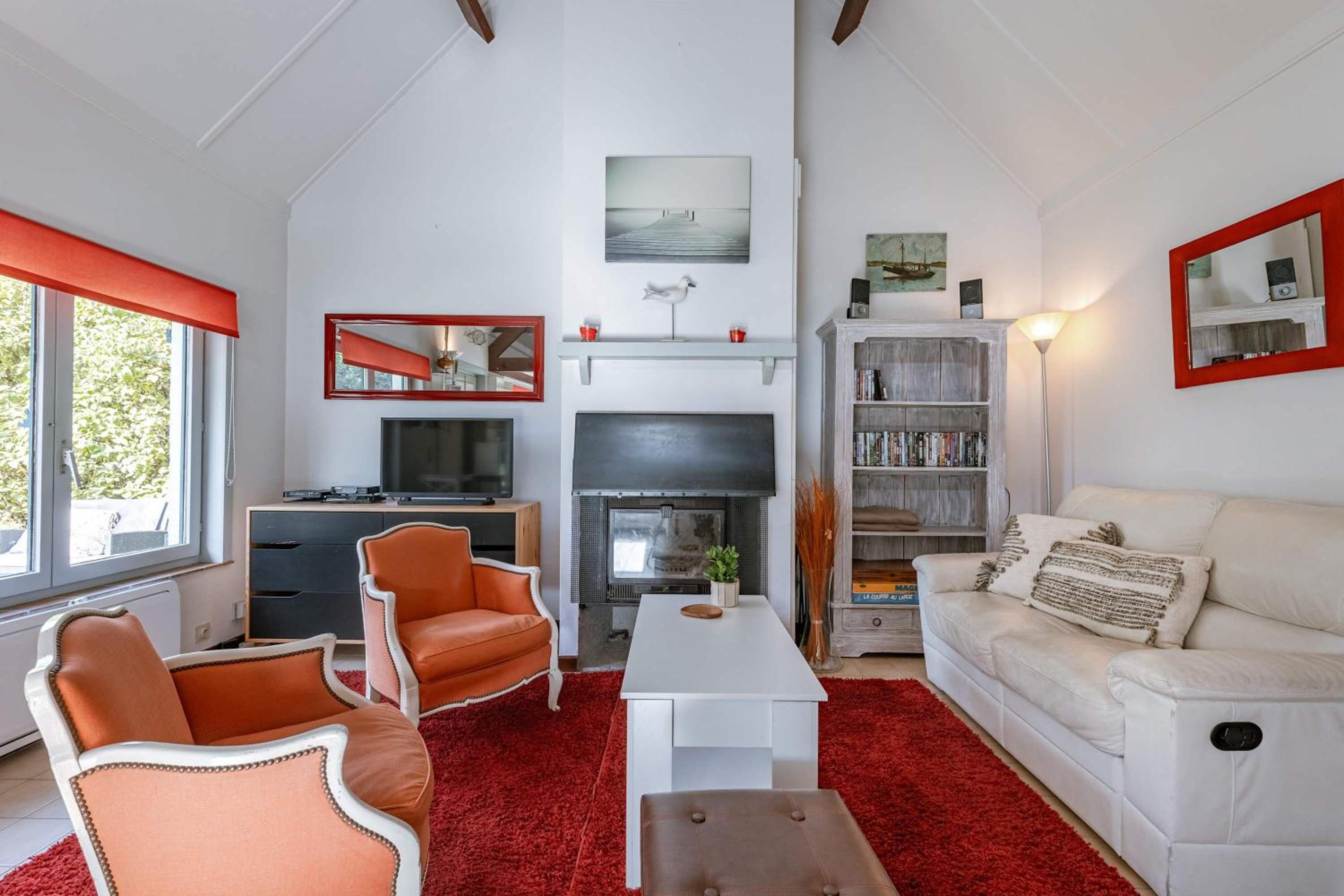 Cosy bungalow near the sea with car & bike parking