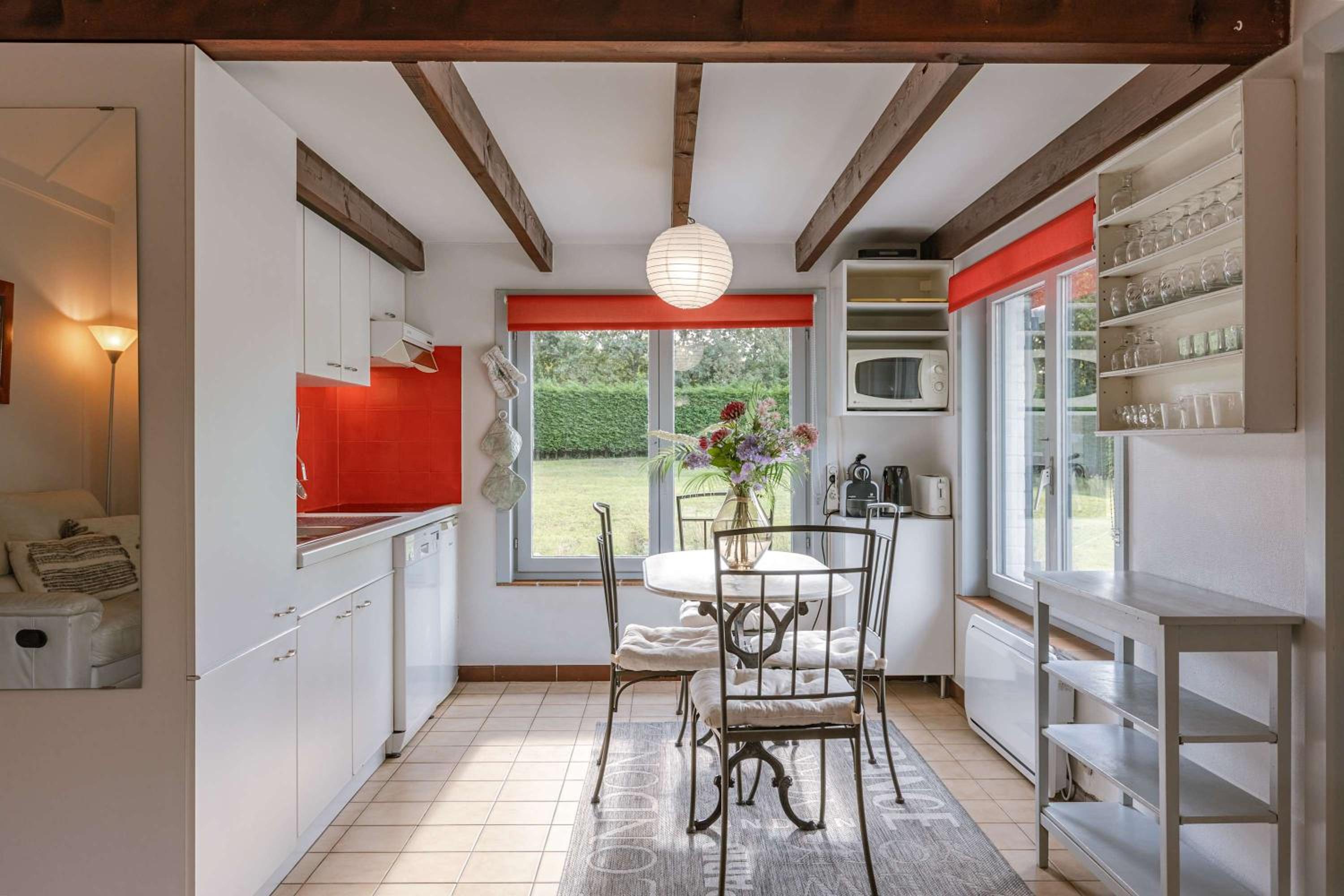 Cosy bungalow near the sea with car & bike parking