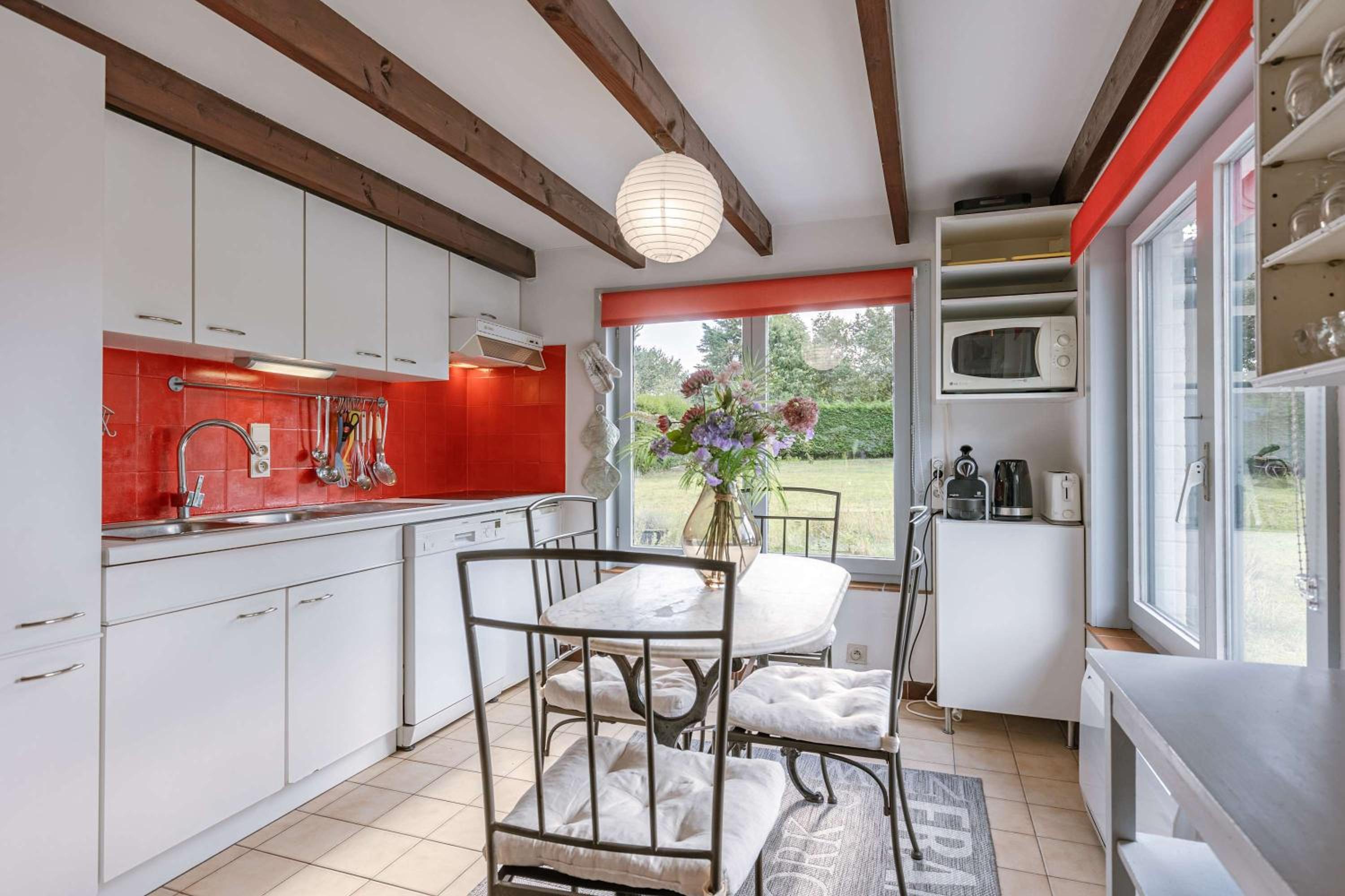 Cosy bungalow near the sea with car & bike parking
