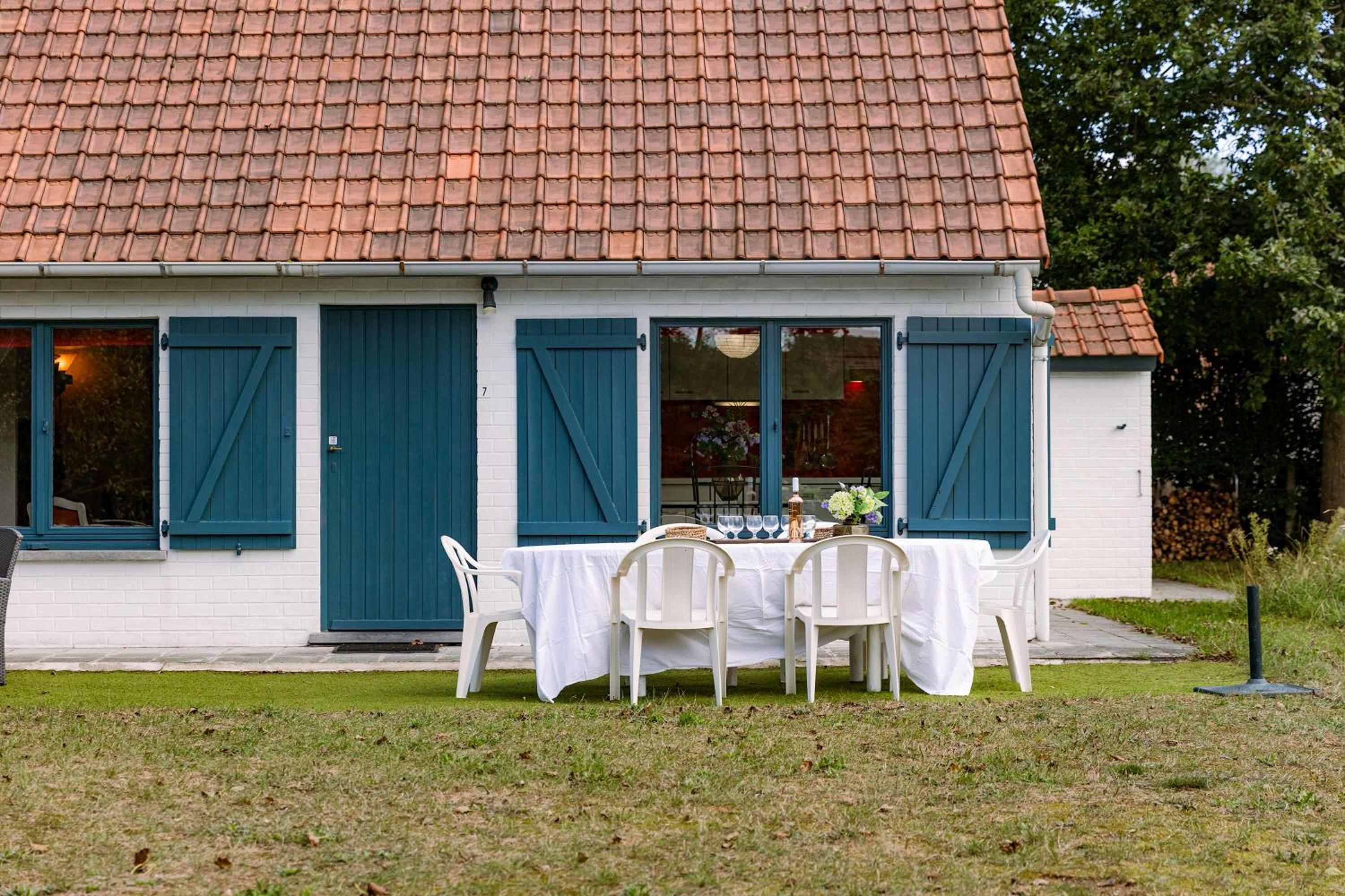 Cosy bungalow near the sea with car & bike parking