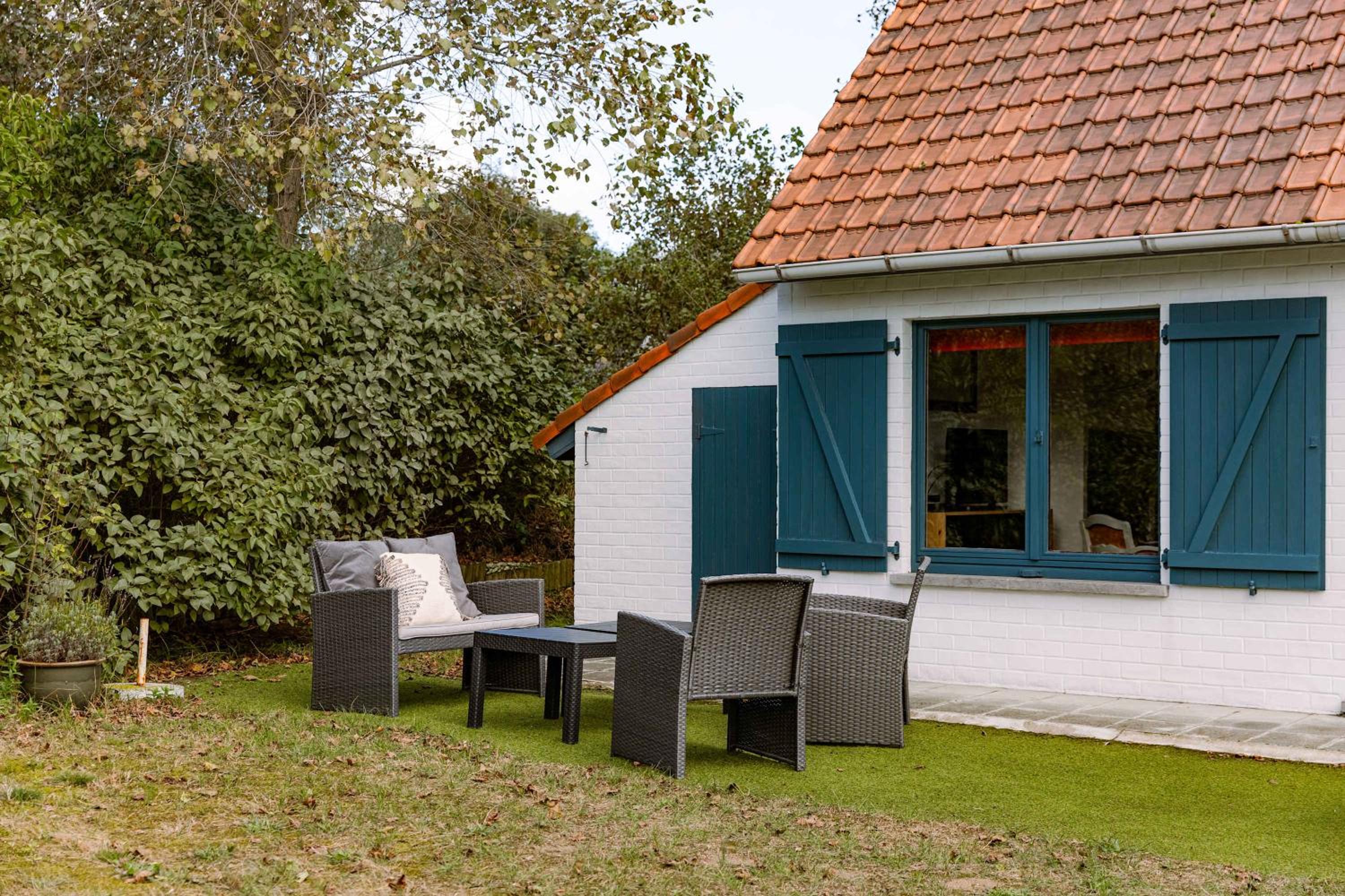 Cosy bungalow near the sea with car & bike parking