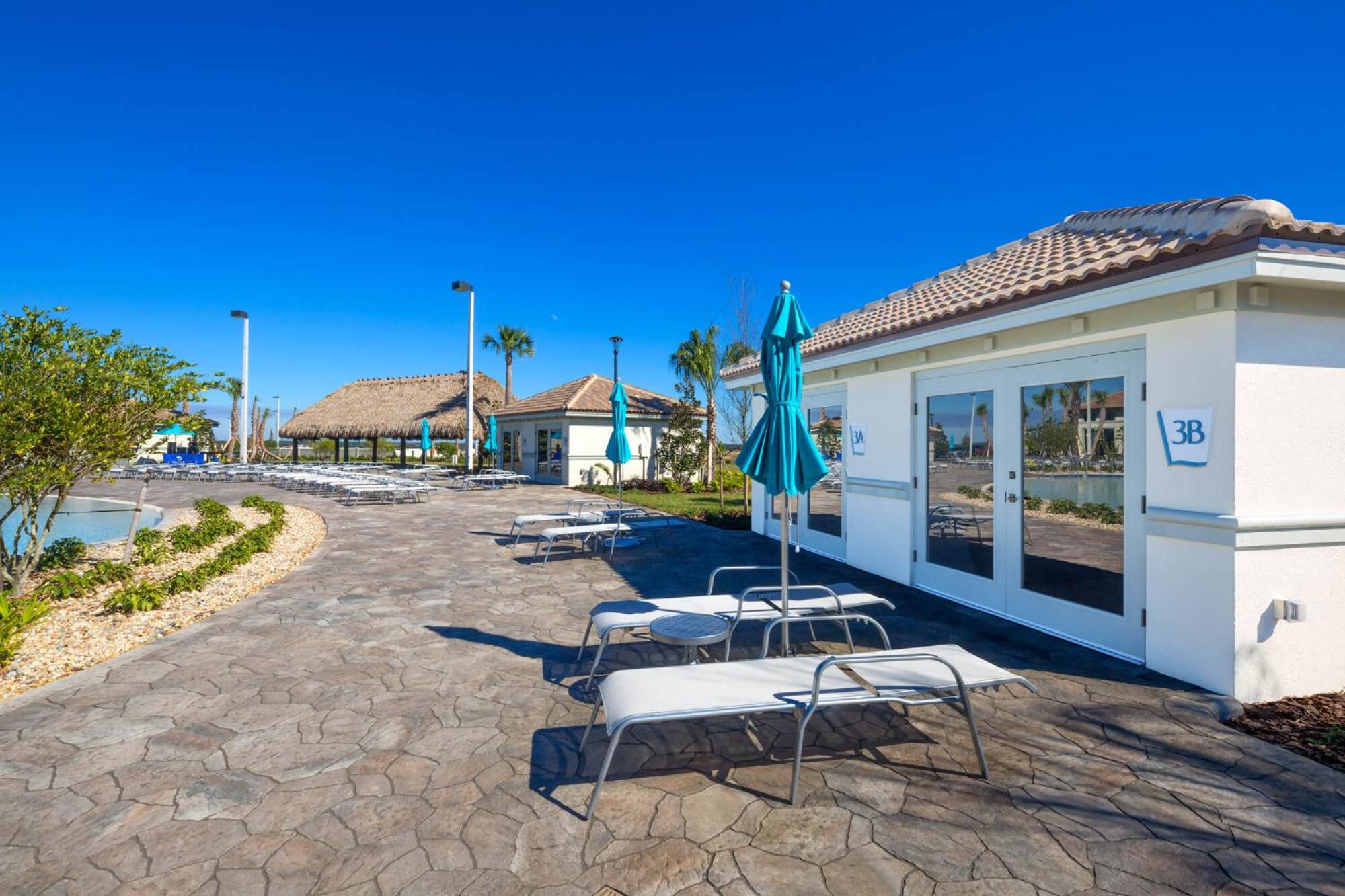 Resort Luxury Spacious Pool Home Game Room & Electronic Recliners
