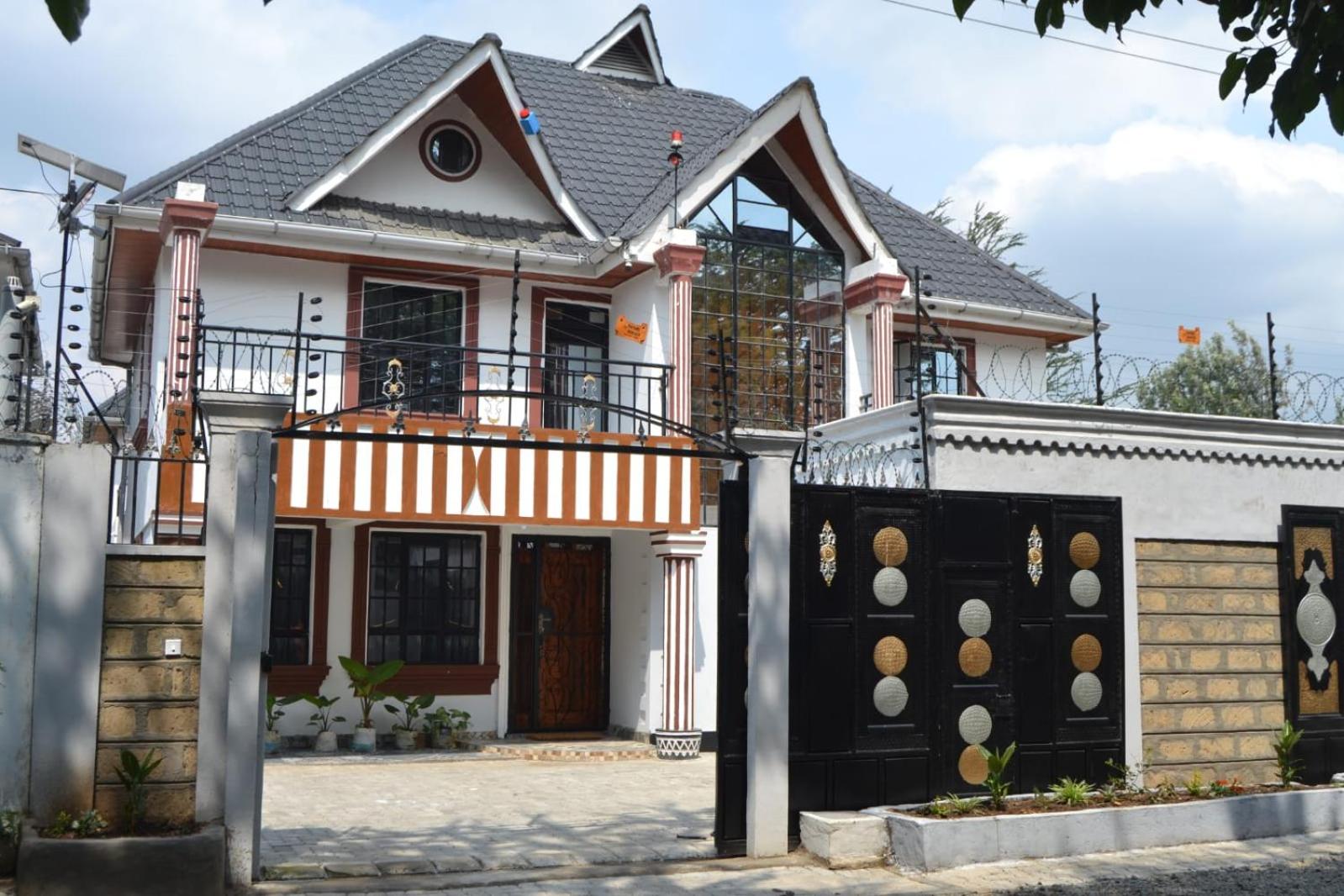 Tausi Mweupe view 2