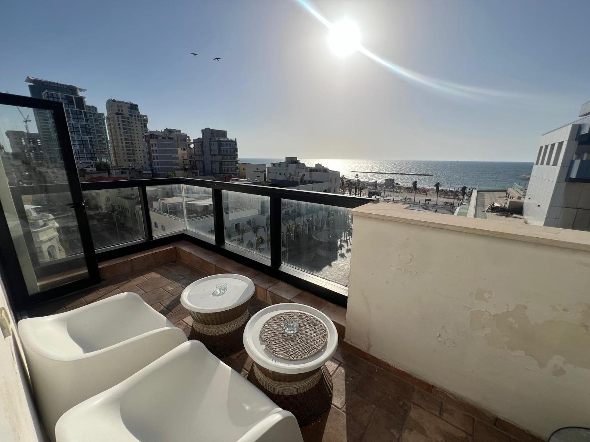 3Bedrooms Suite With Balcony and shelter Yarkon15 view 3