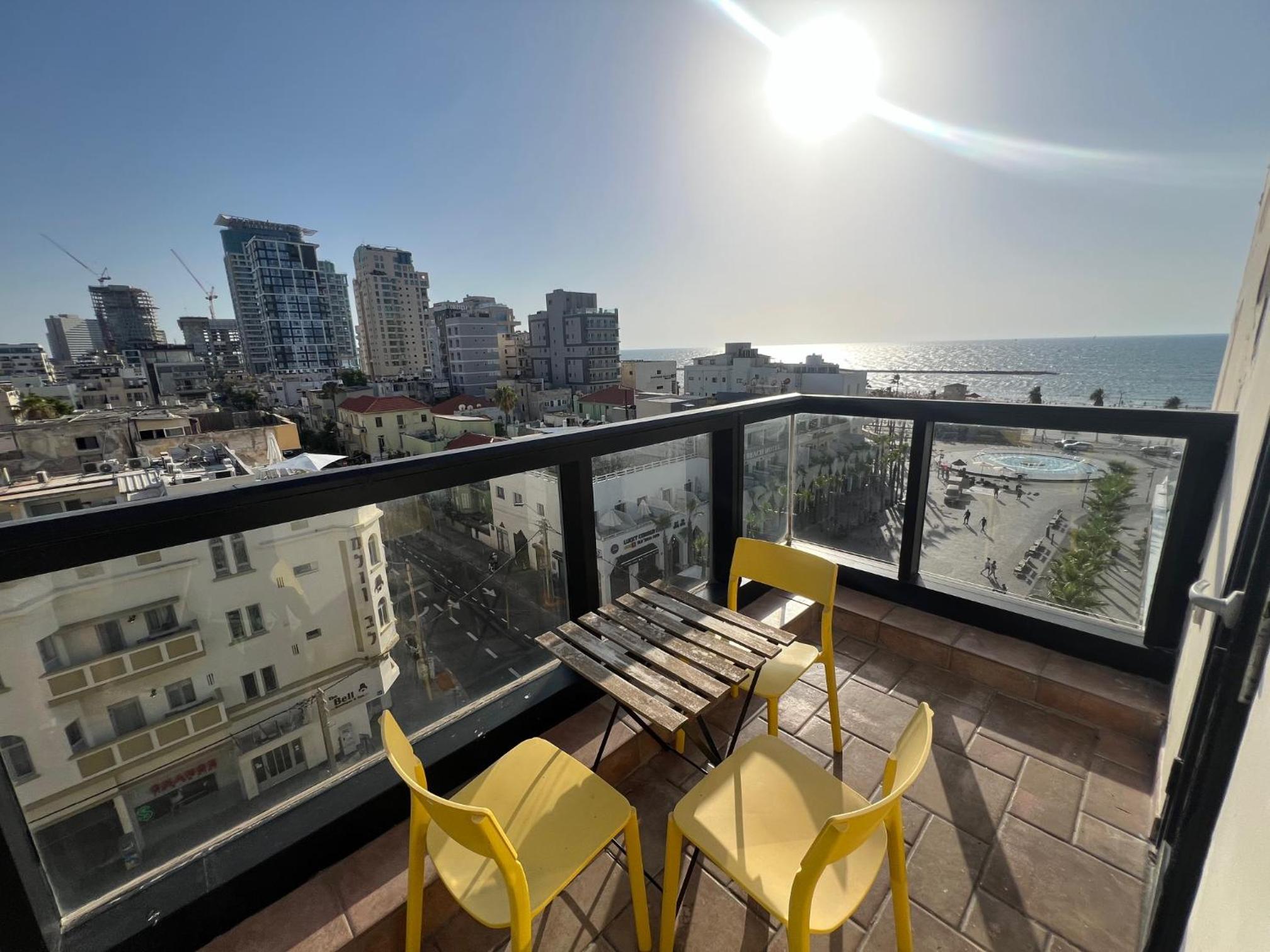 3Bedrooms Suite With Balcony and shelter Yarkon15 view 5