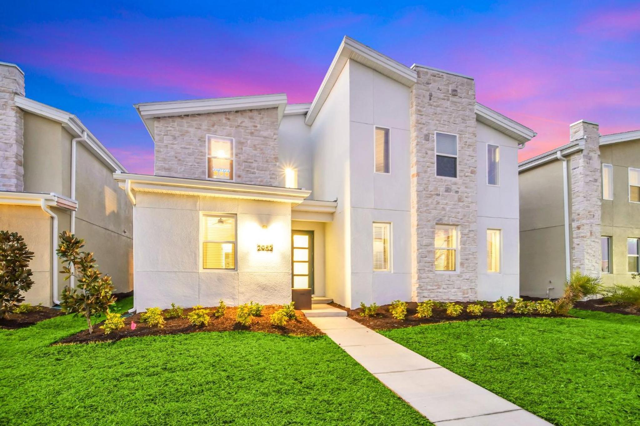 Luxurious 9 bed/5 bath home with Free pool heat view 5
