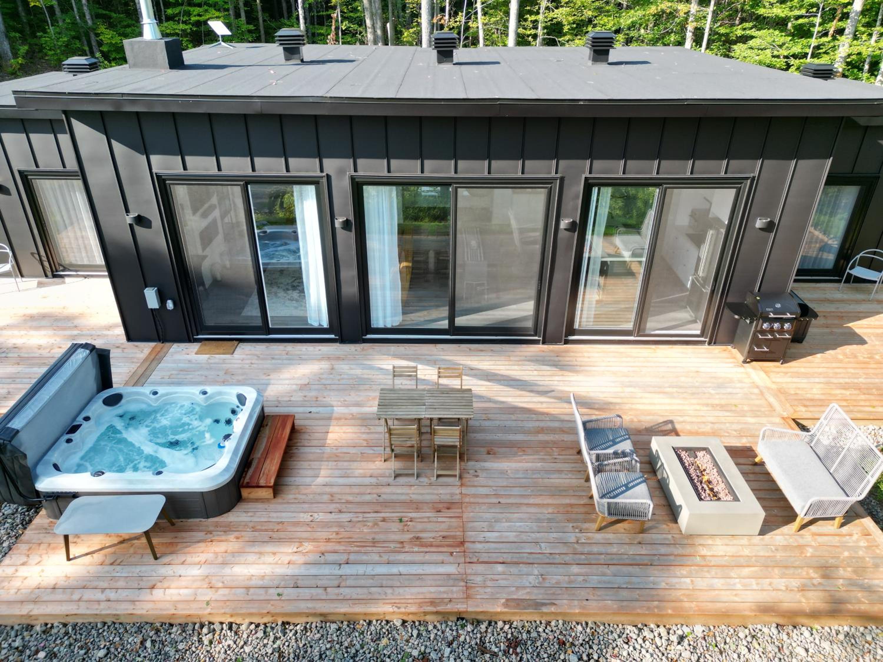 DAX HOUSE Stunning Mont-Tremblant Getaway Retreat