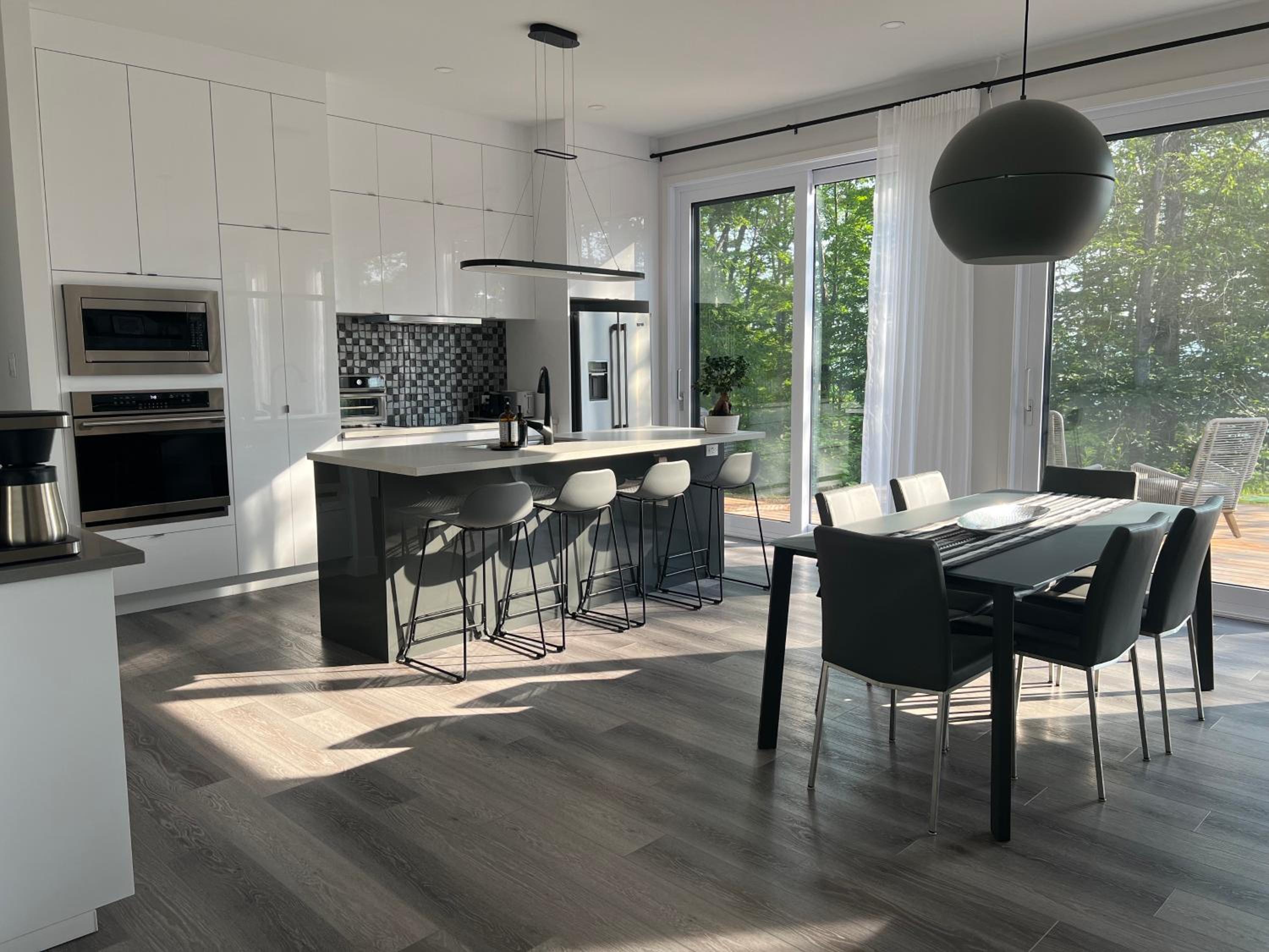 DAX HOUSE Stunning Mont-Tremblant Getaway Retreat
