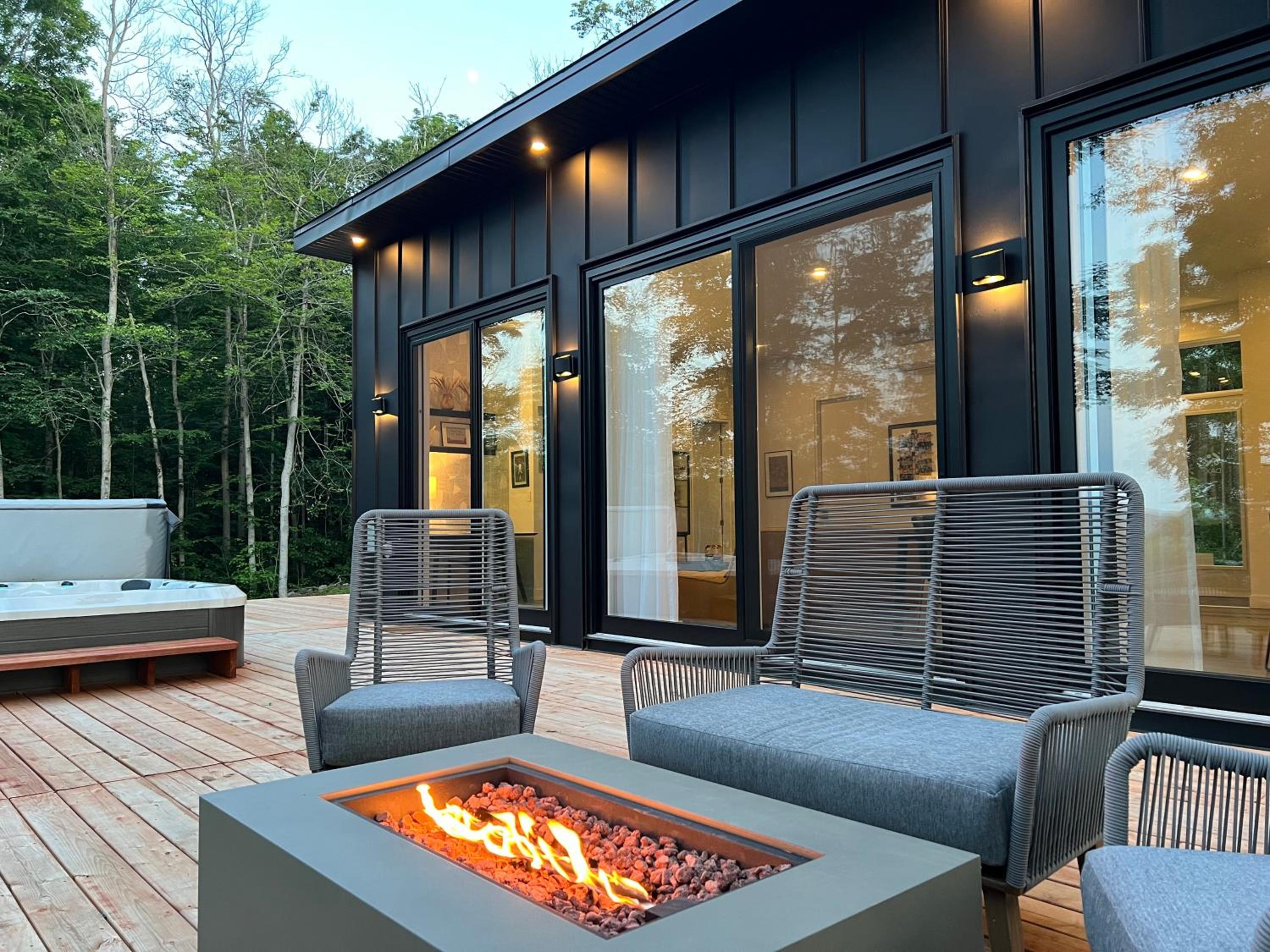 DAX HOUSE Stunning Mont-Tremblant Getaway Retreat