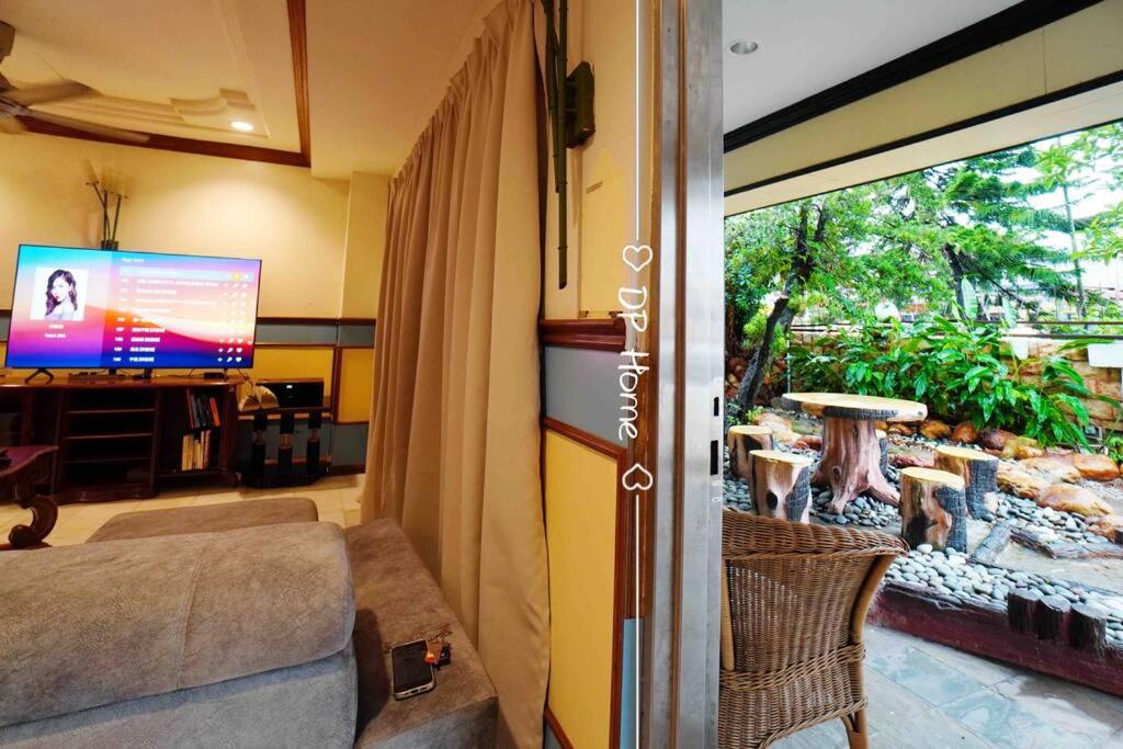 Grand Retreat in OUG 18 PAX Private Pool Paradise