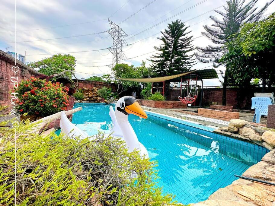 Grand Retreat in OUG 18 PAX Private Pool Paradise