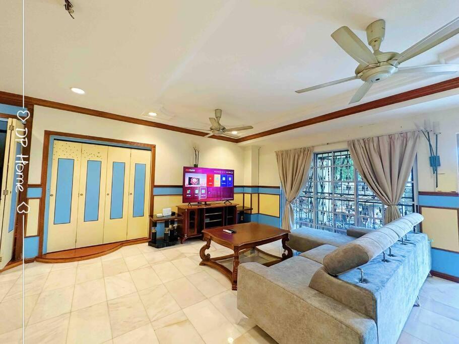 Grand Retreat in OUG 18 PAX Private Pool Paradise