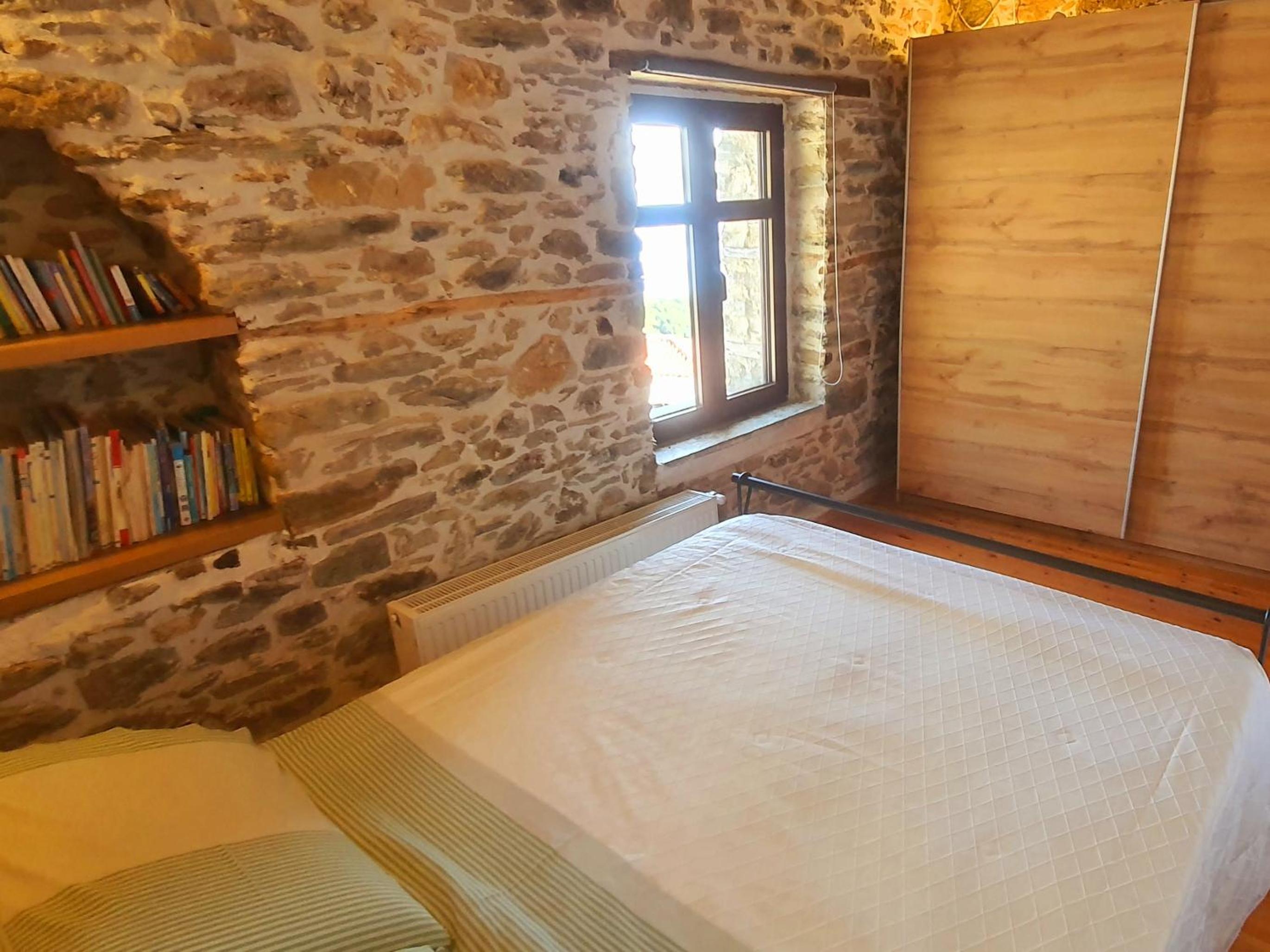Traditional Stone House in Kissos Pelion view 2