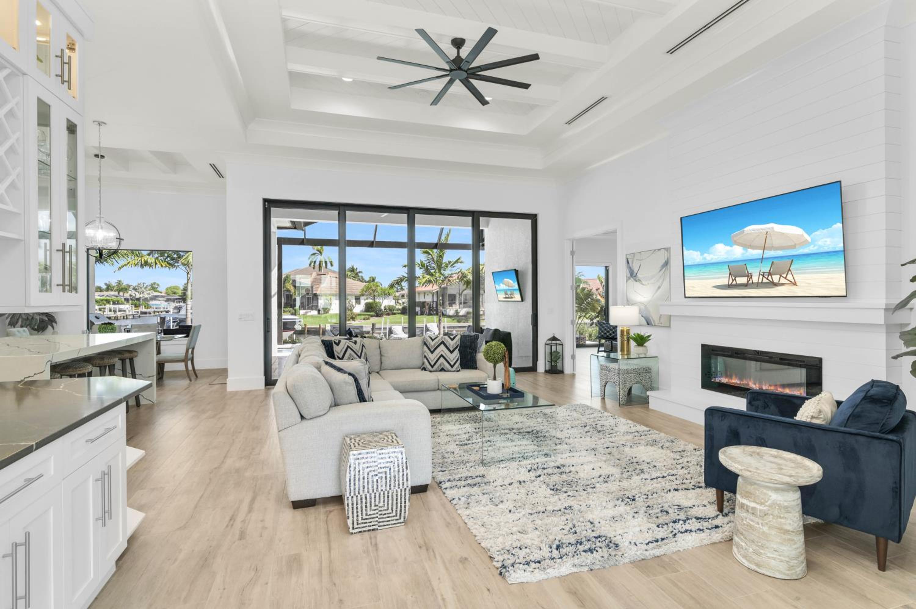 Luxurious Waterfront 4 Bed Island Retreat view 3