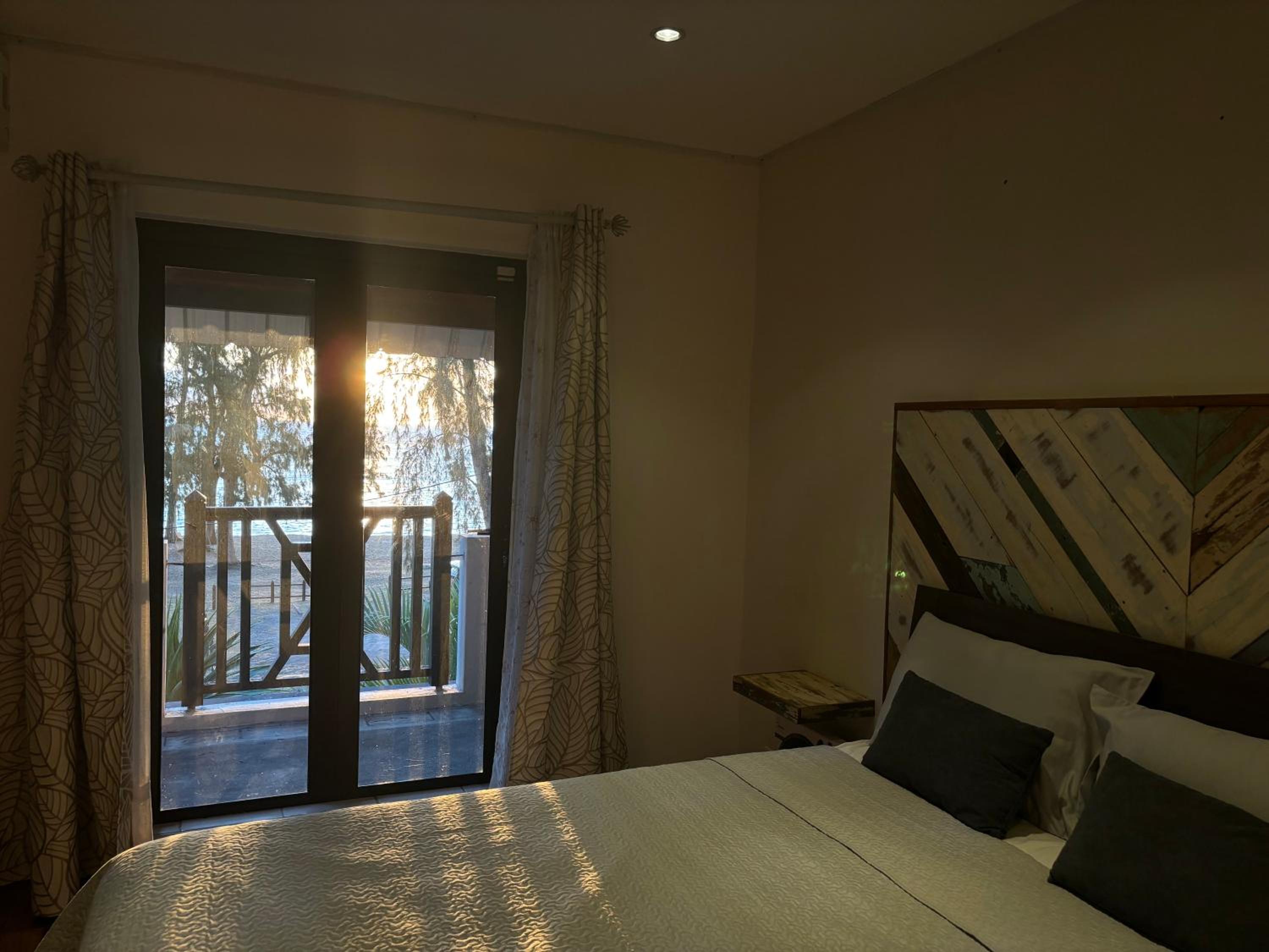 Aquamarine Beachfront Apartment
