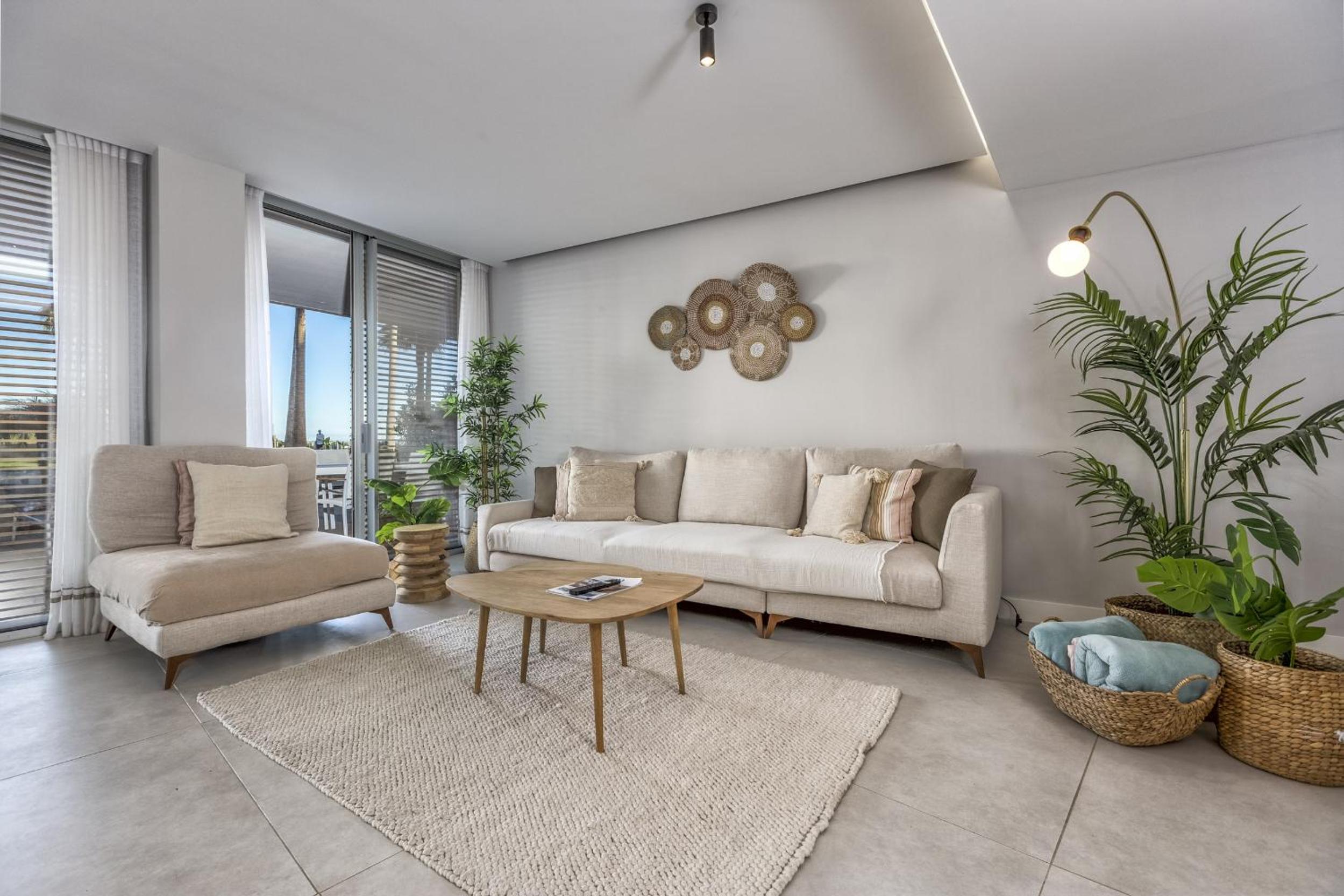 ViVi Homes - Alessio Pool, Sauna, Spa, Gym & Beach