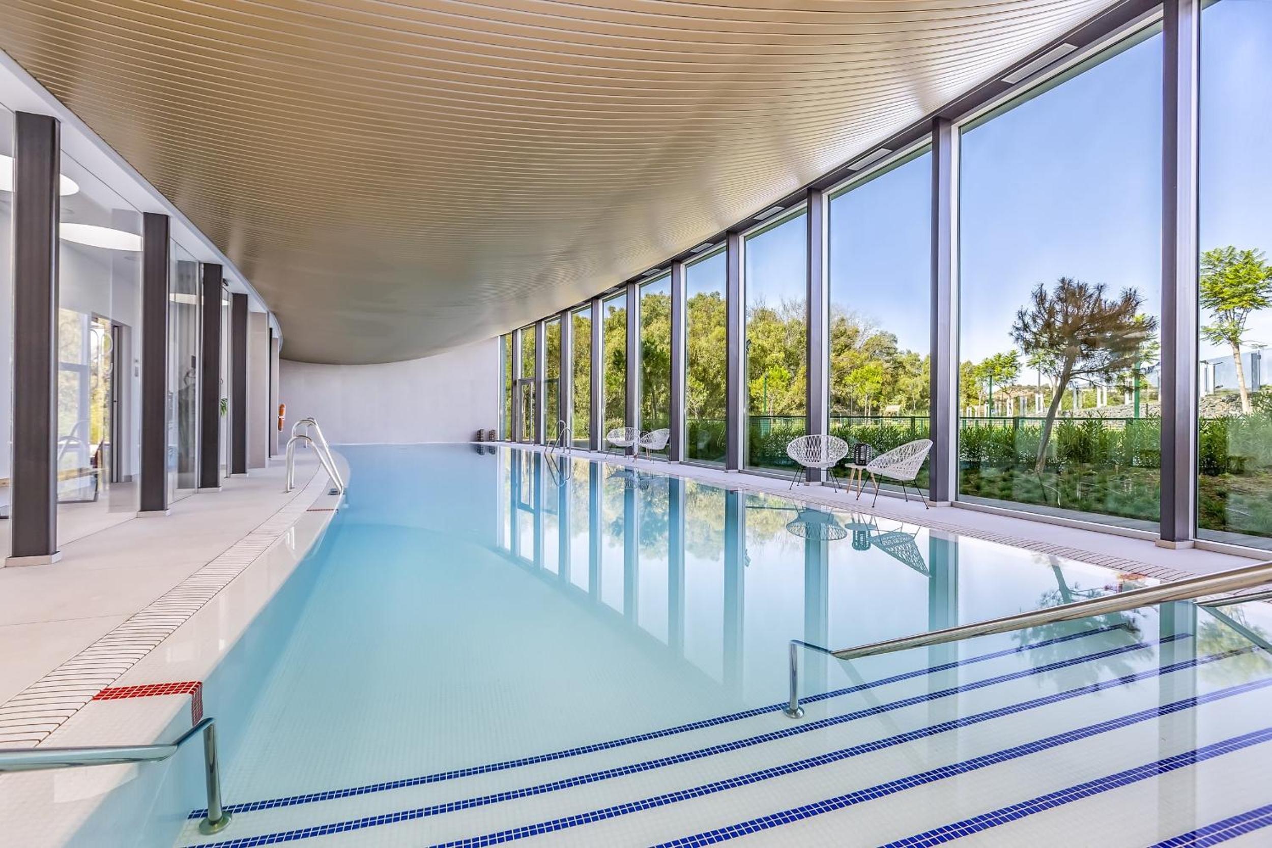ViVi Homes - Alessio Pool, Sauna, Spa, Gym & Beach