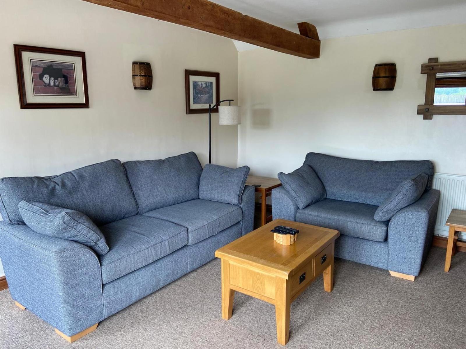 Stable Cottage, Old Mill Farm, Cotswold Water Park view 4