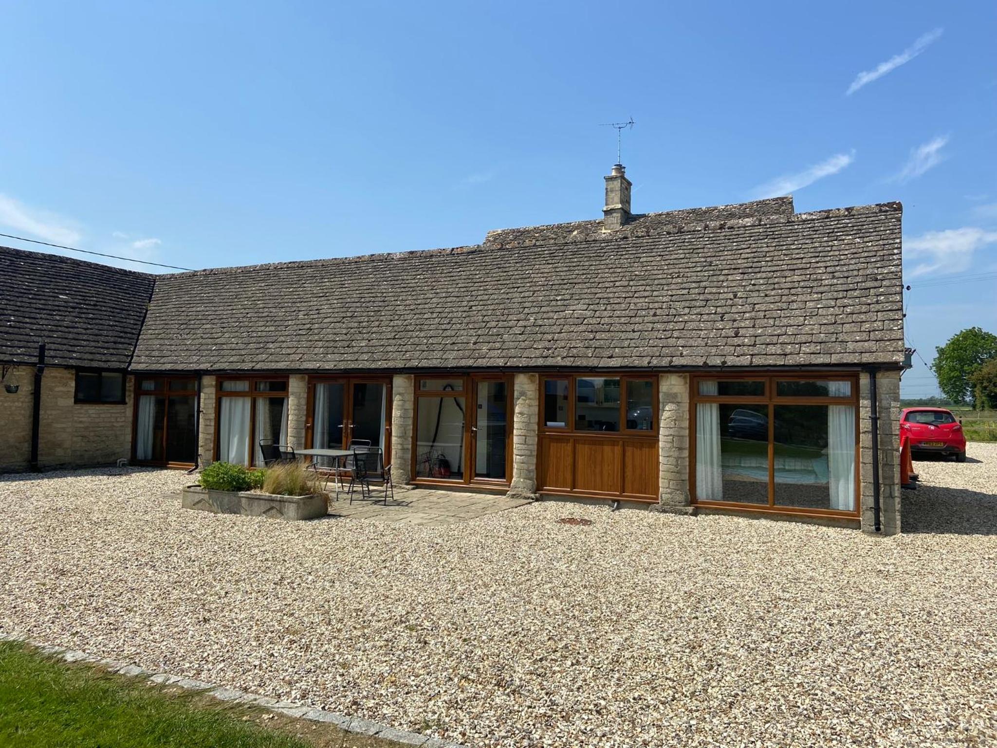 Stable Cottage, Old Mill Farm, Cotswold Water Park view 5