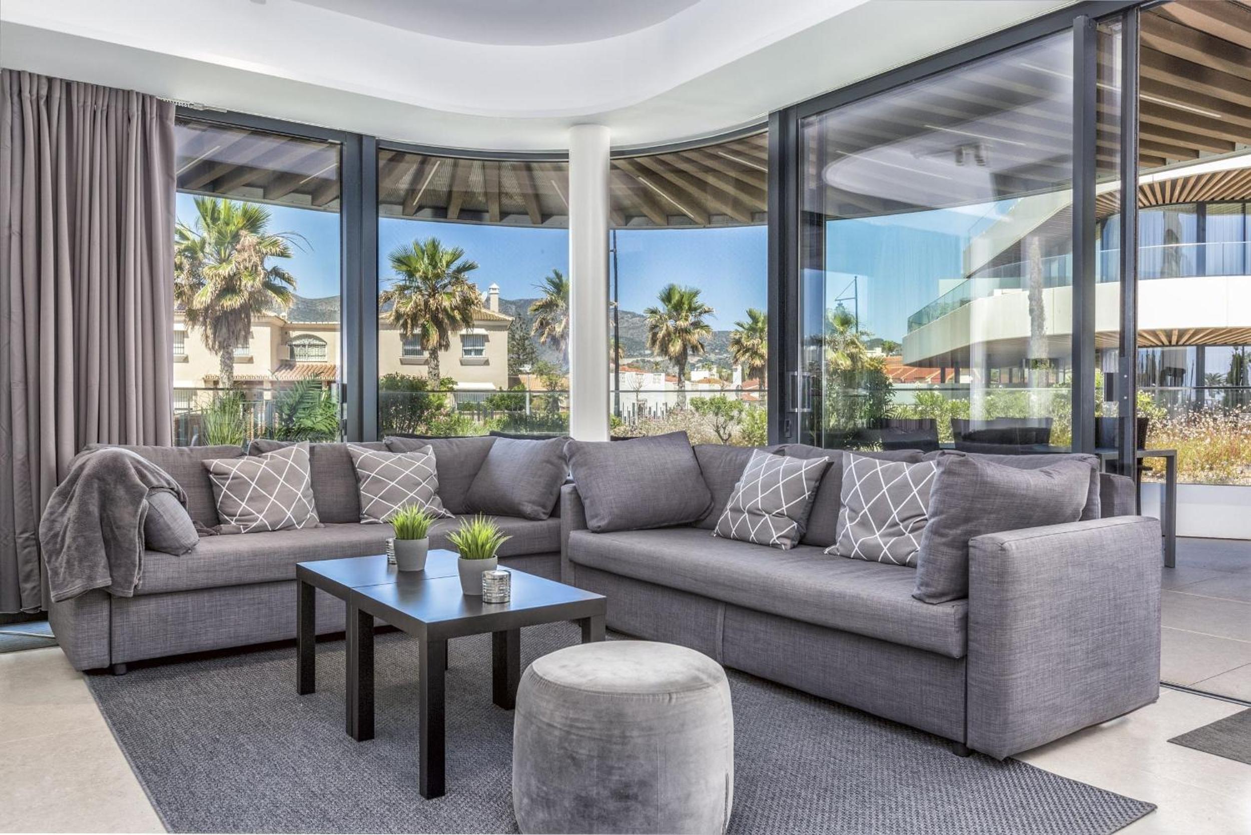 ViVi Homes - Choco Pool, Gym, Terrace & Beach