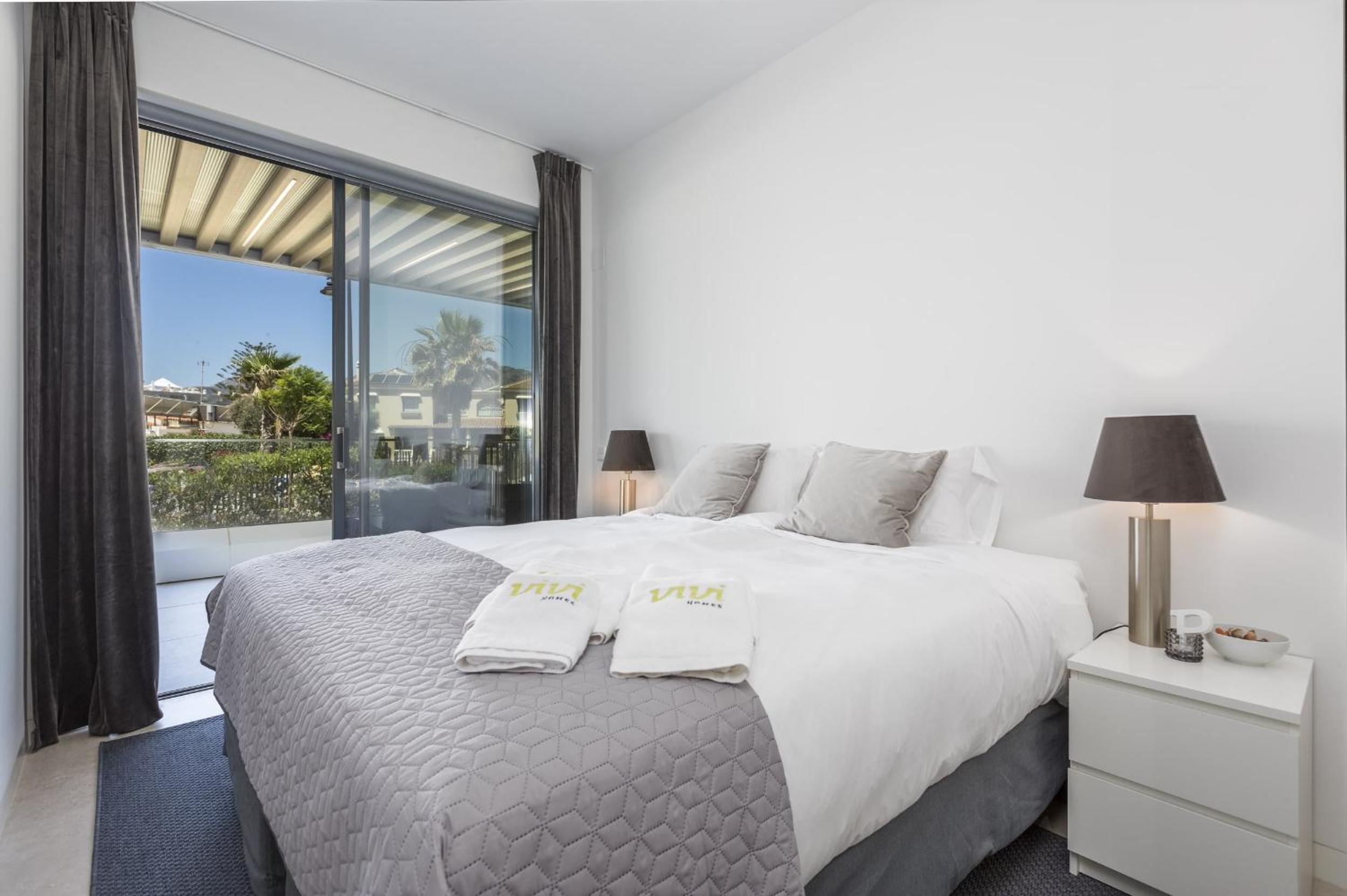 ViVi Homes - Choco Pool, Gym, Terrace & Beach