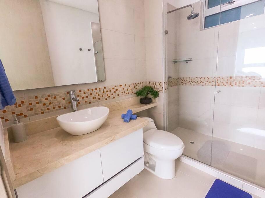 PHENOMENAL 2 Bedroom Suite with oceanview balcony!