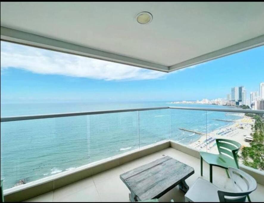 PHENOMENAL 2 Bedroom Suite with oceanview balcony!