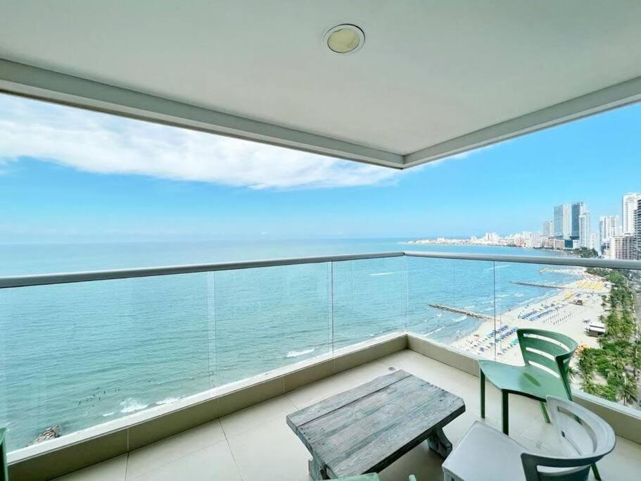 PHENOMENAL 2 Bedroom Suite with oceanview balcony!
