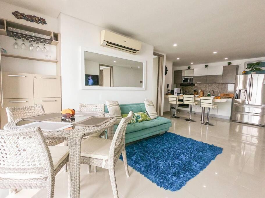 PHENOMENAL 2 Bedroom Suite with oceanview balcony!