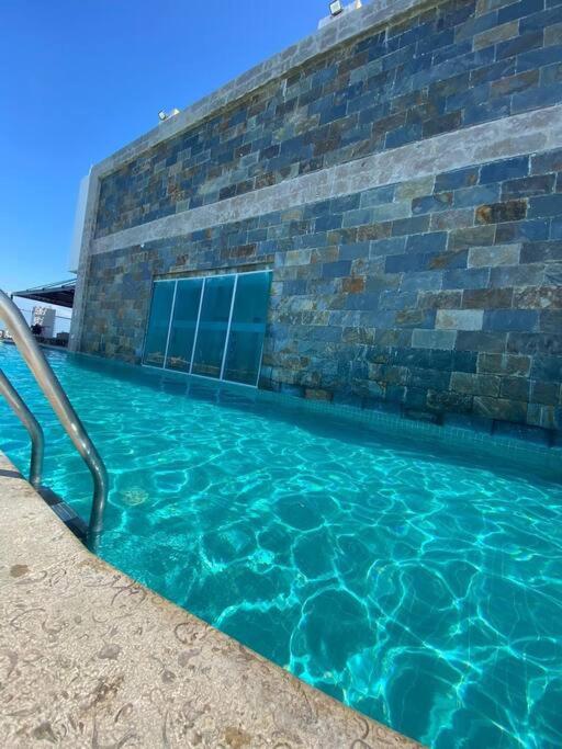 PHENOMENAL 2 Bedroom Suite with oceanview balcony!