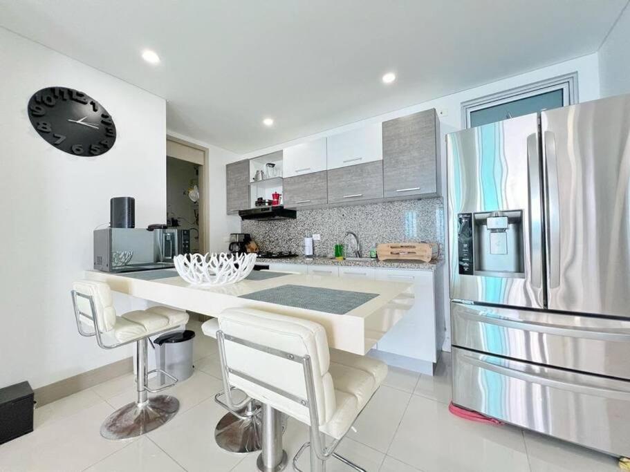 PHENOMENAL 2 Bedroom Suite with oceanview balcony!