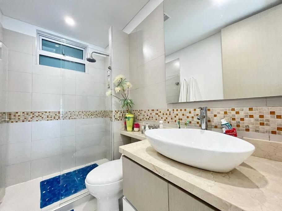 PHENOMENAL 2 Bedroom Suite with oceanview balcony!