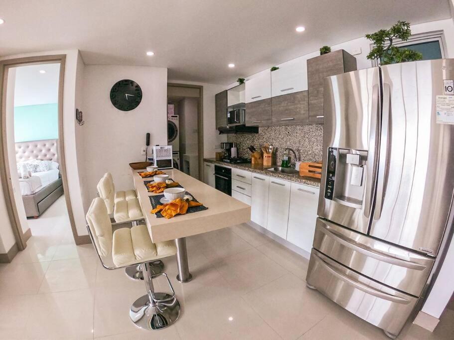 PHENOMENAL 2 Bedroom Suite with oceanview balcony!