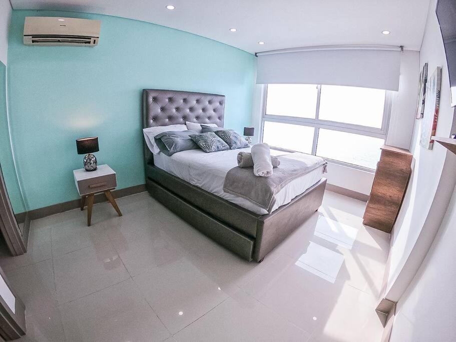 PHENOMENAL 2 Bedroom Suite with oceanview balcony!