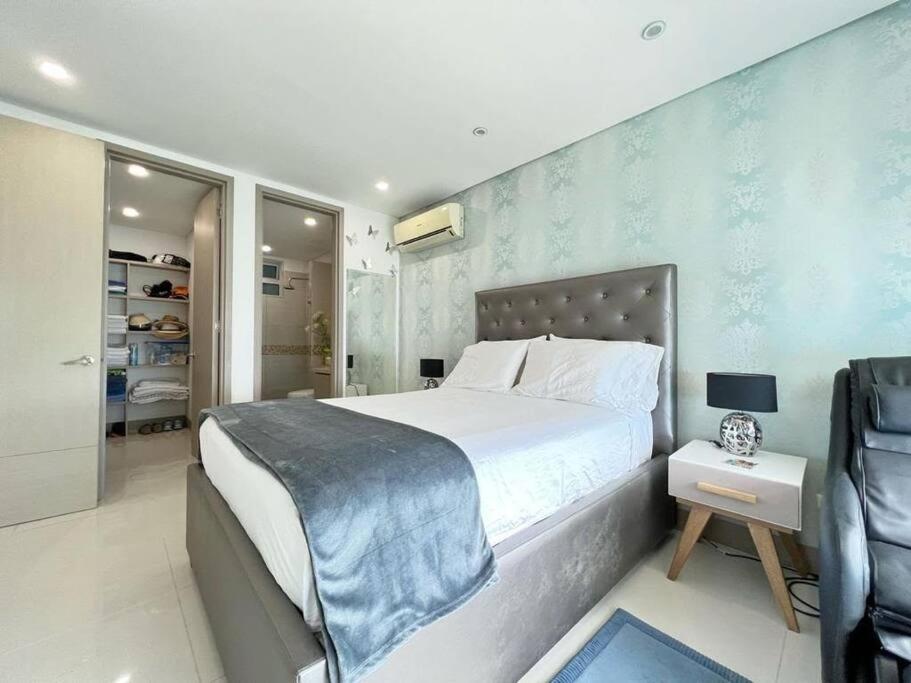 PHENOMENAL 2 Bedroom Suite with oceanview balcony!