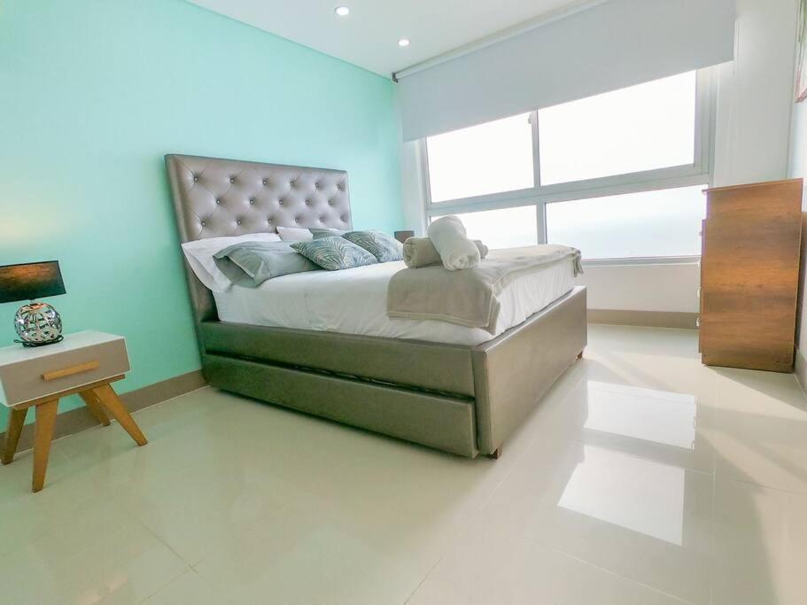 PHENOMENAL 2 Bedroom Suite with oceanview balcony!