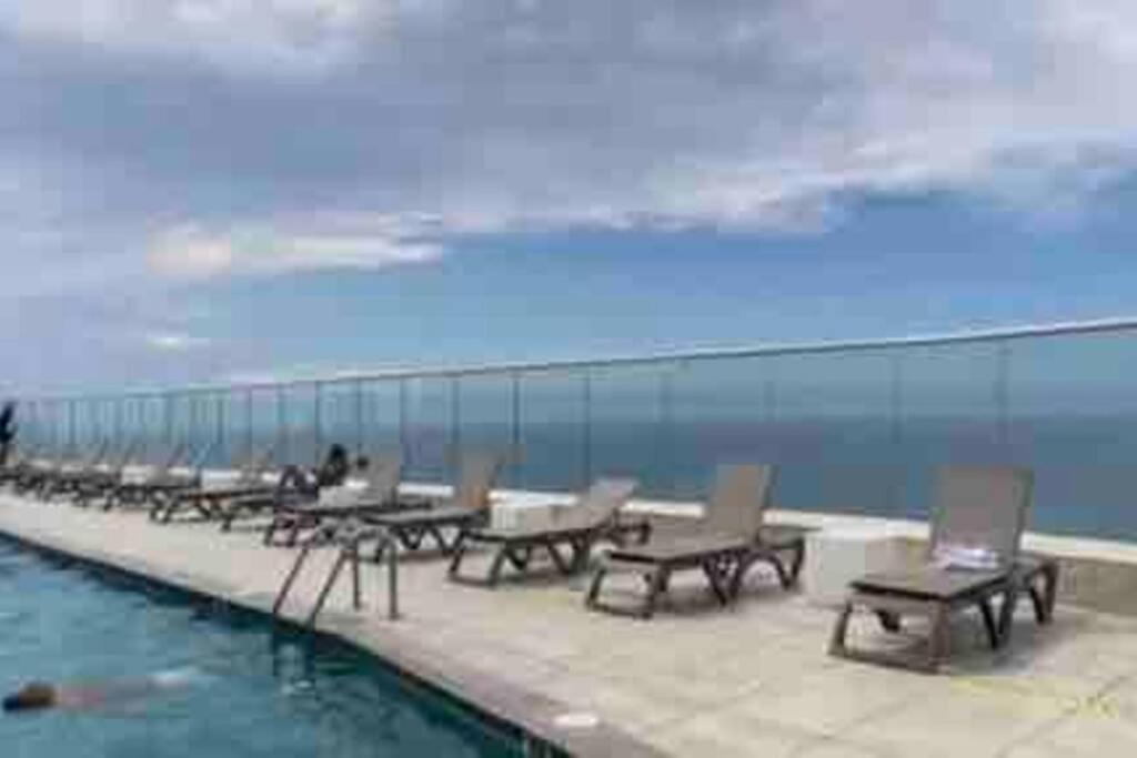 PHENOMENAL 2 Bedroom Suite with oceanview balcony!