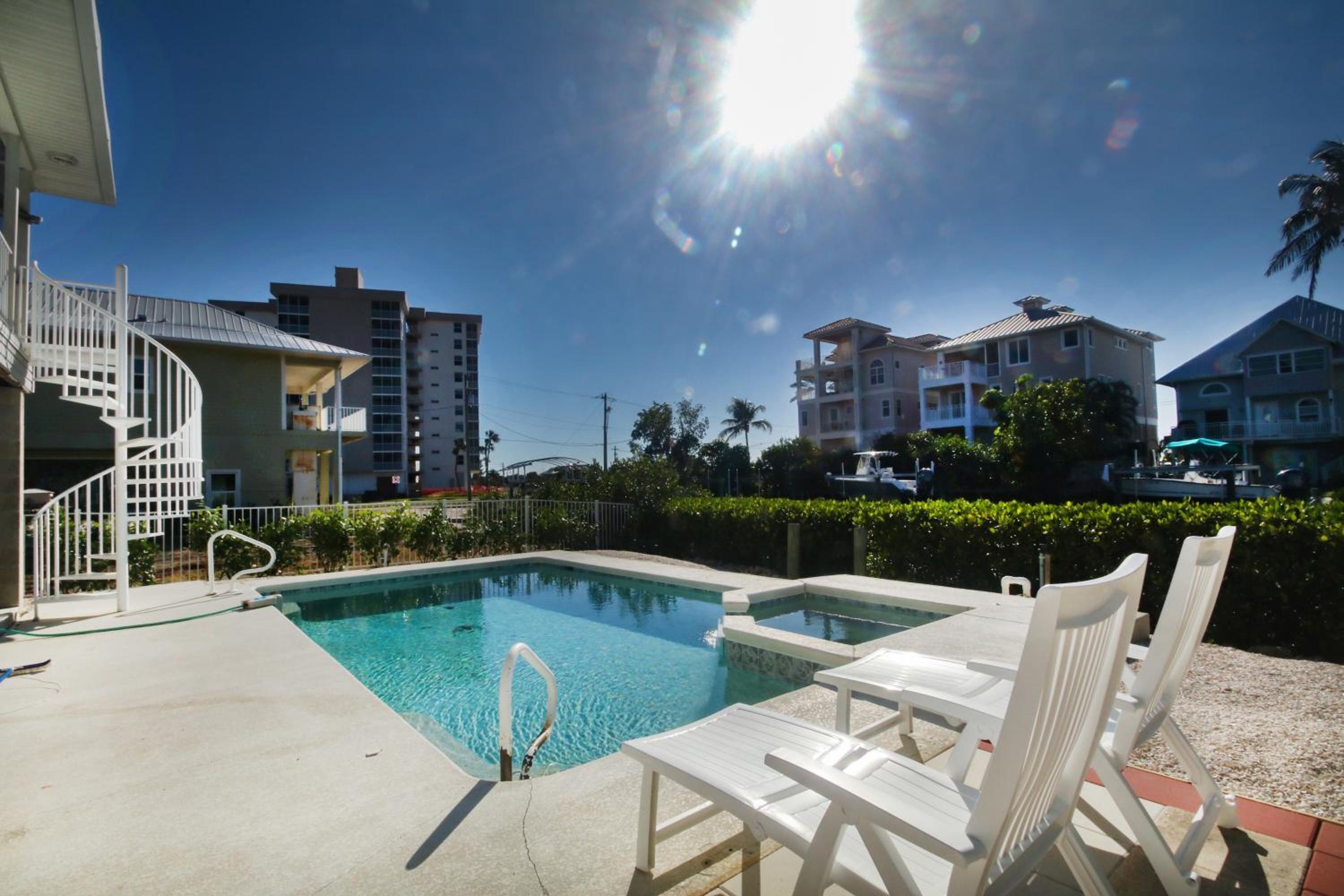 Great Beach Getaway, Beach & Pool, Sleeps 4 view 4