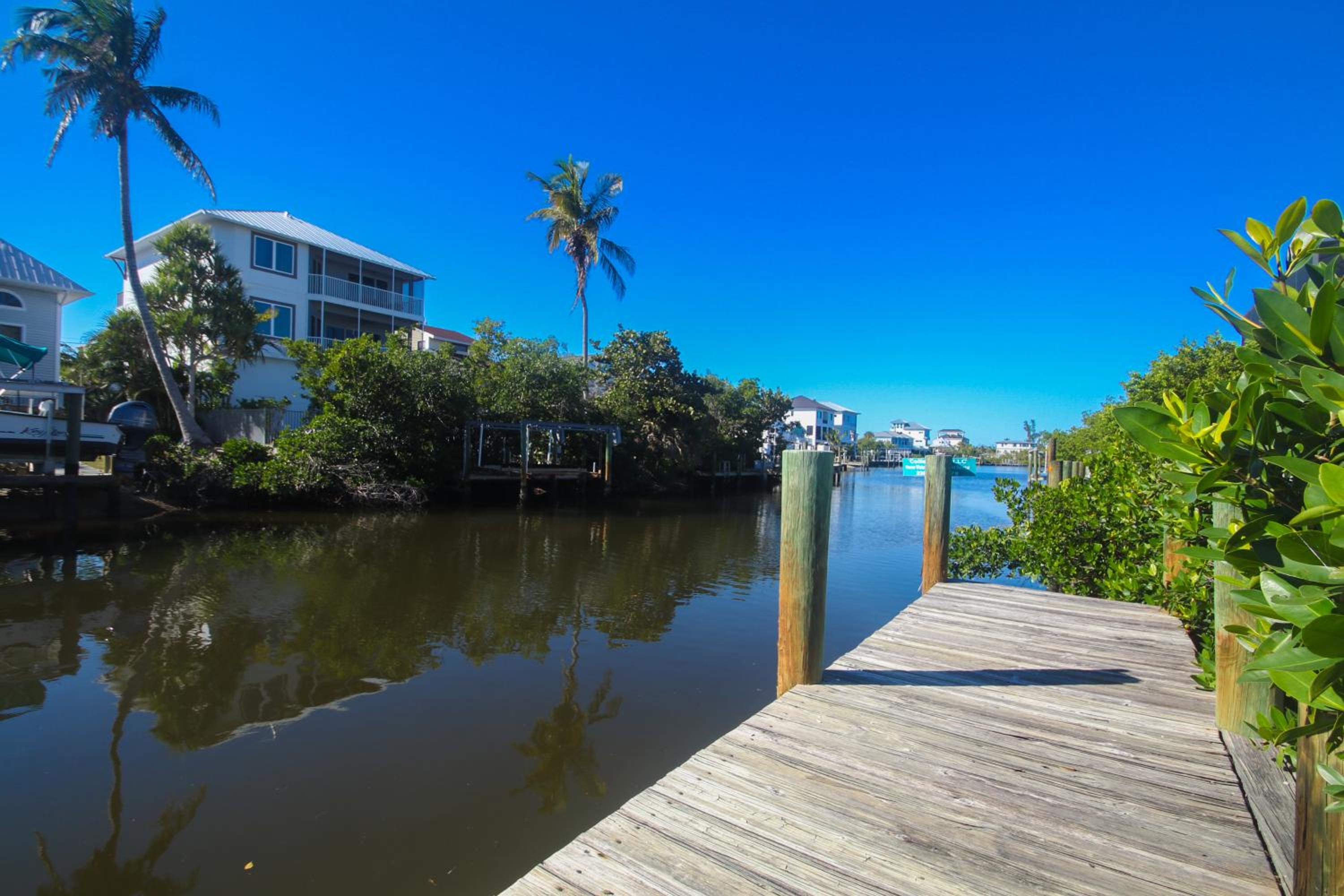 Great Beach Getaway, Beach & Pool, Sleeps 4 view 5