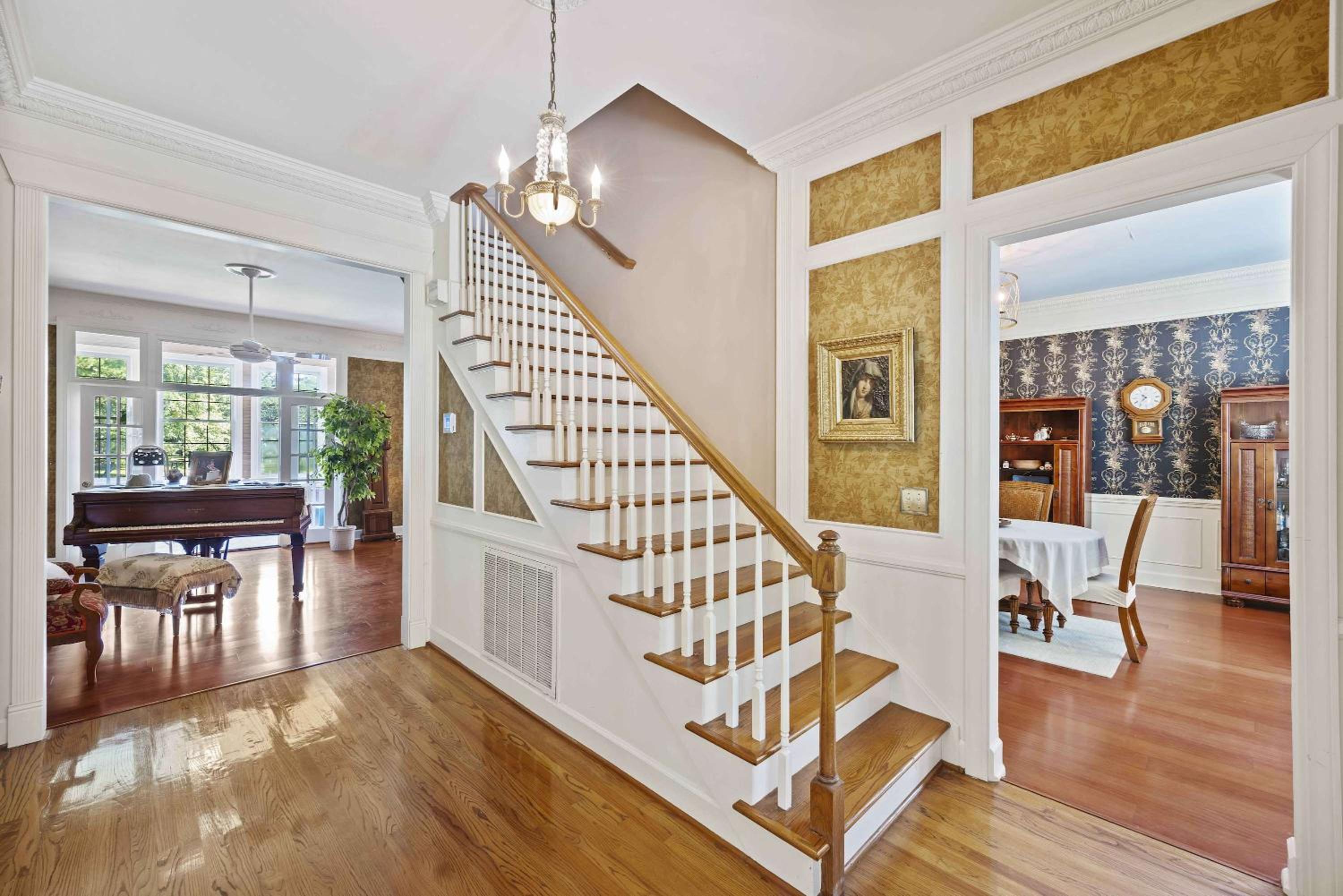 Charming Lakefront Home in Maclaura Hall view 5