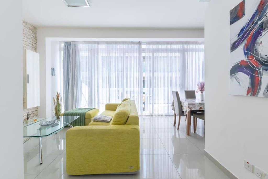 Penthouse with Side Sea View photo 4