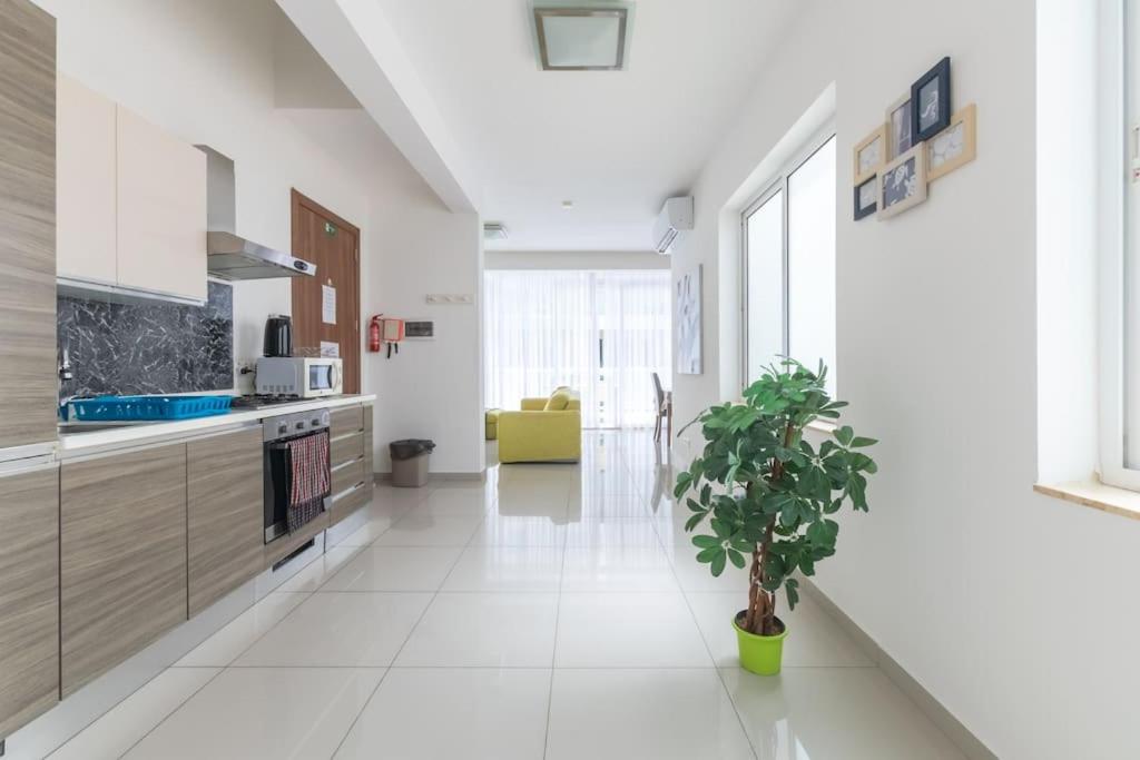 Penthouse with Side Sea View photo 5