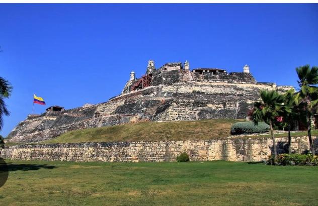 A unos pasos del castillo san Felipe