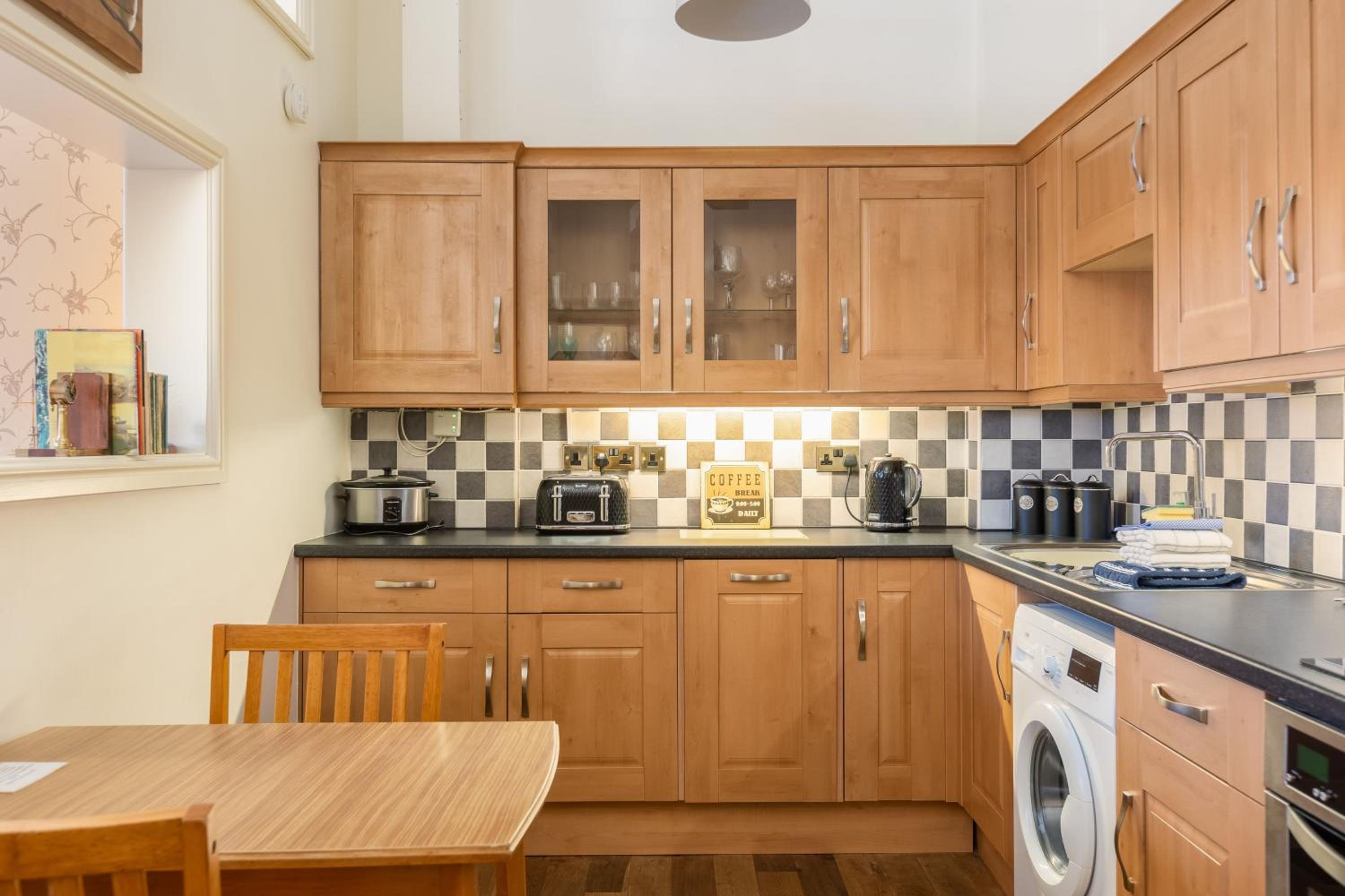 Mariners Hall - Elegant Apartment close to Whitby Town Centre view 5