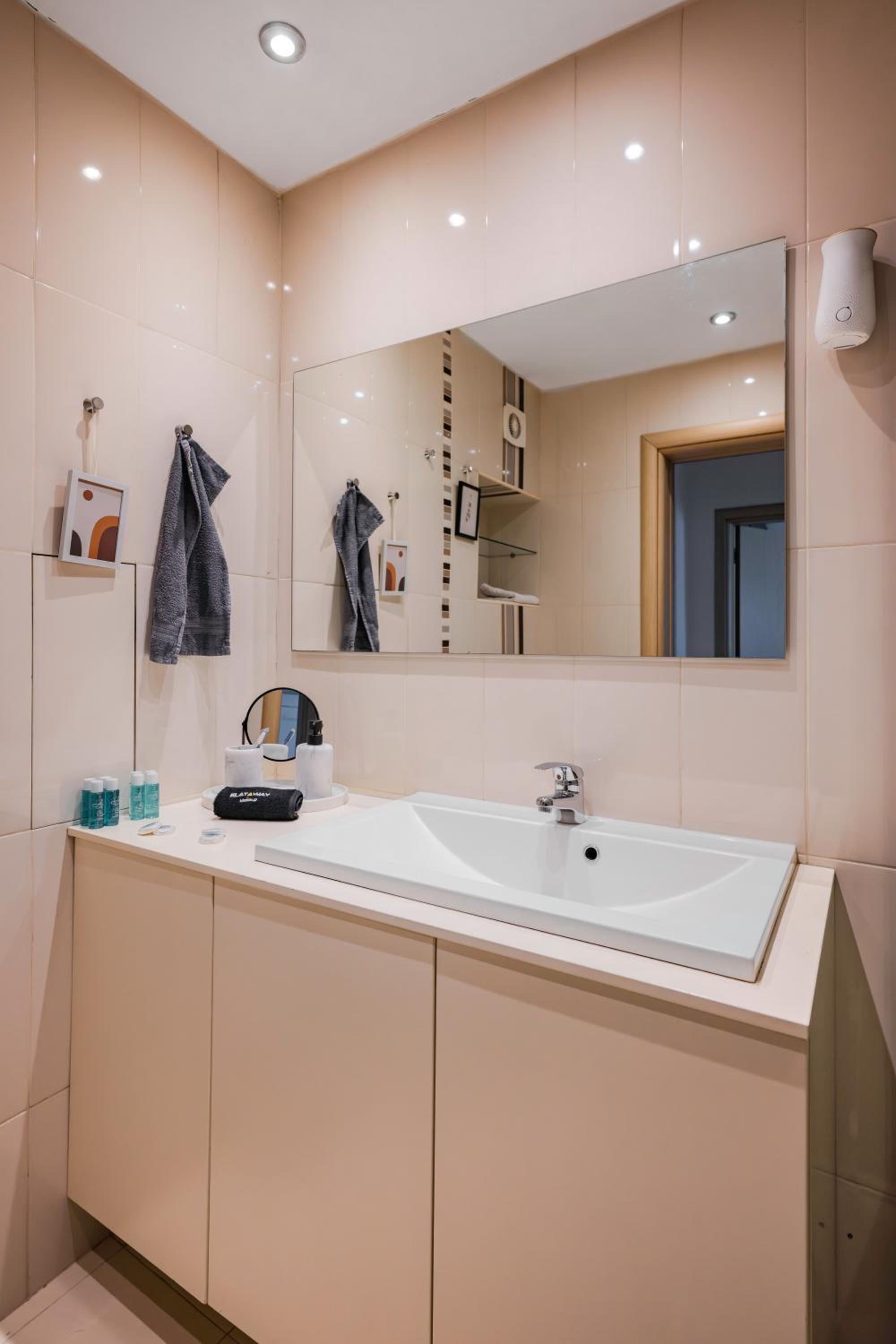 Spacious 2BD Flat with Secure Free Parking by Flat Mаnager