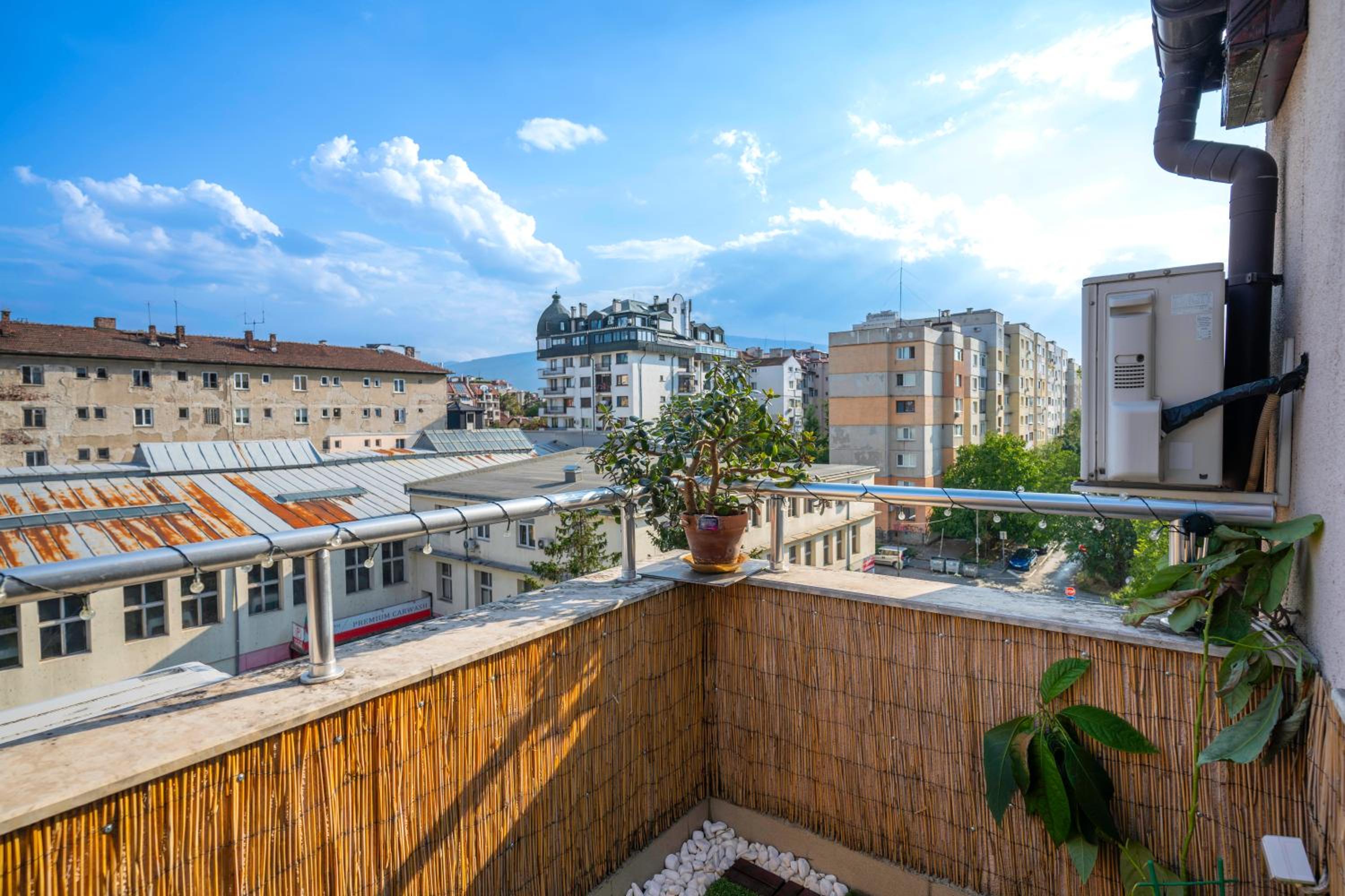 Spacious 2BD Flat with Secure Free Parking by Flat Mаnager