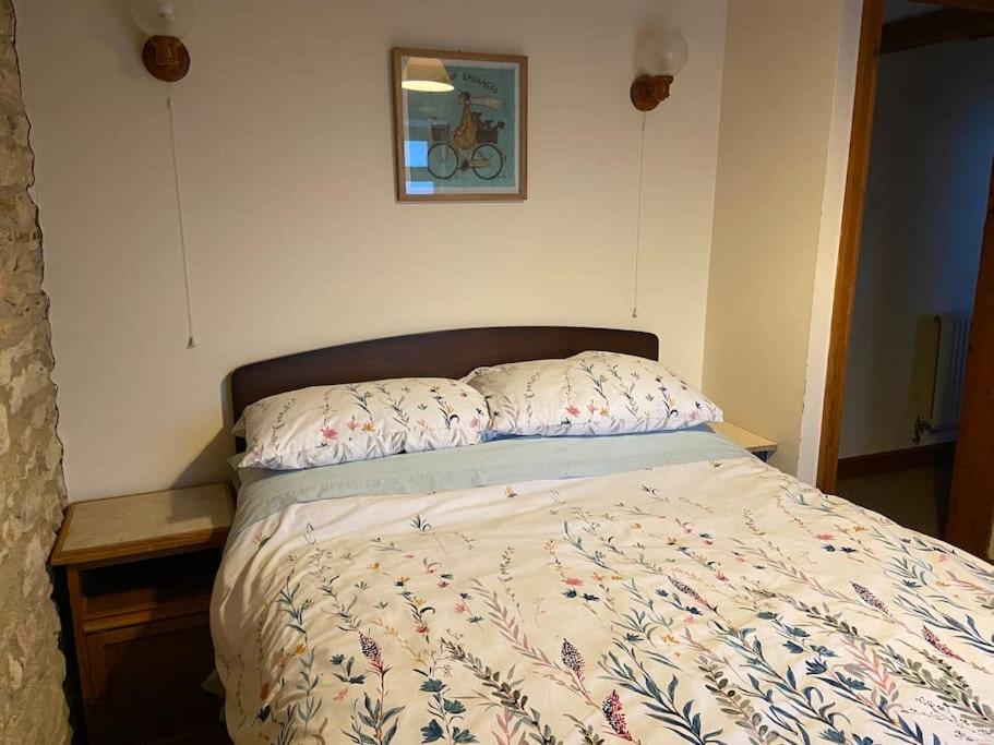 Thames Cottage, Old Mill Farm, Cotswold Water Park view 5